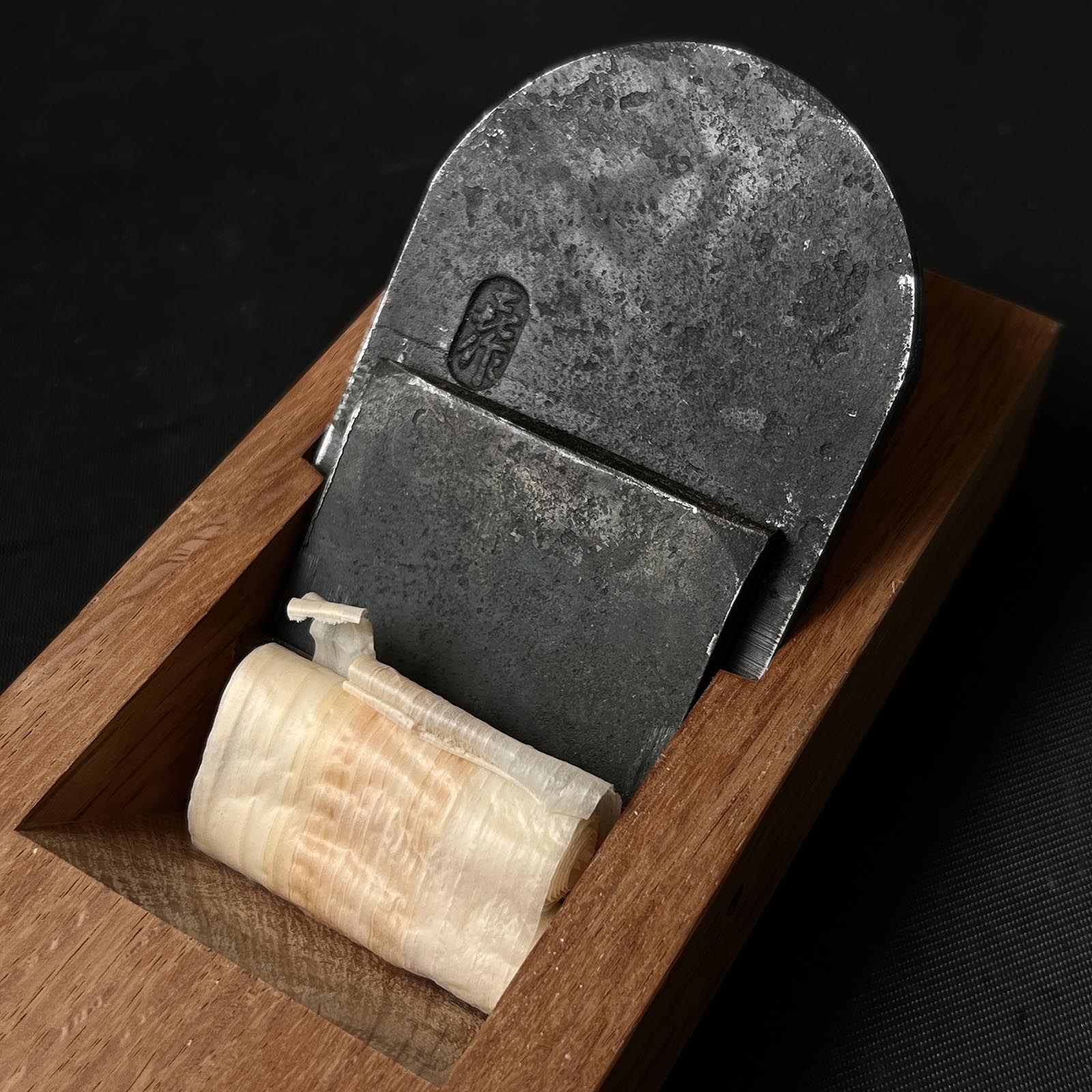 Shipping free! Ready to use Kisaku Smoothing Plane(Kanna) by Seisuke Mizuno 初心者におすすめ 直ぐ使い 水野清介作 キ作 仕上げ鉋 赤樫台 65mm