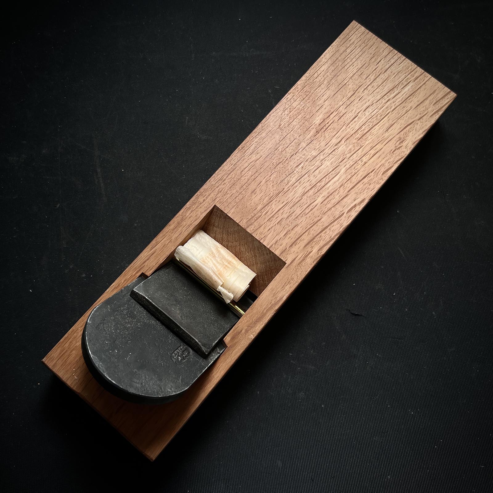 Shipping free! Ready to use Kisaku Smoothing Plane(Kanna) by Seisuke Mizuno 初心者におすすめ 直ぐ使い 水野清介作 キ作 仕上げ鉋 赤樫台 65mm