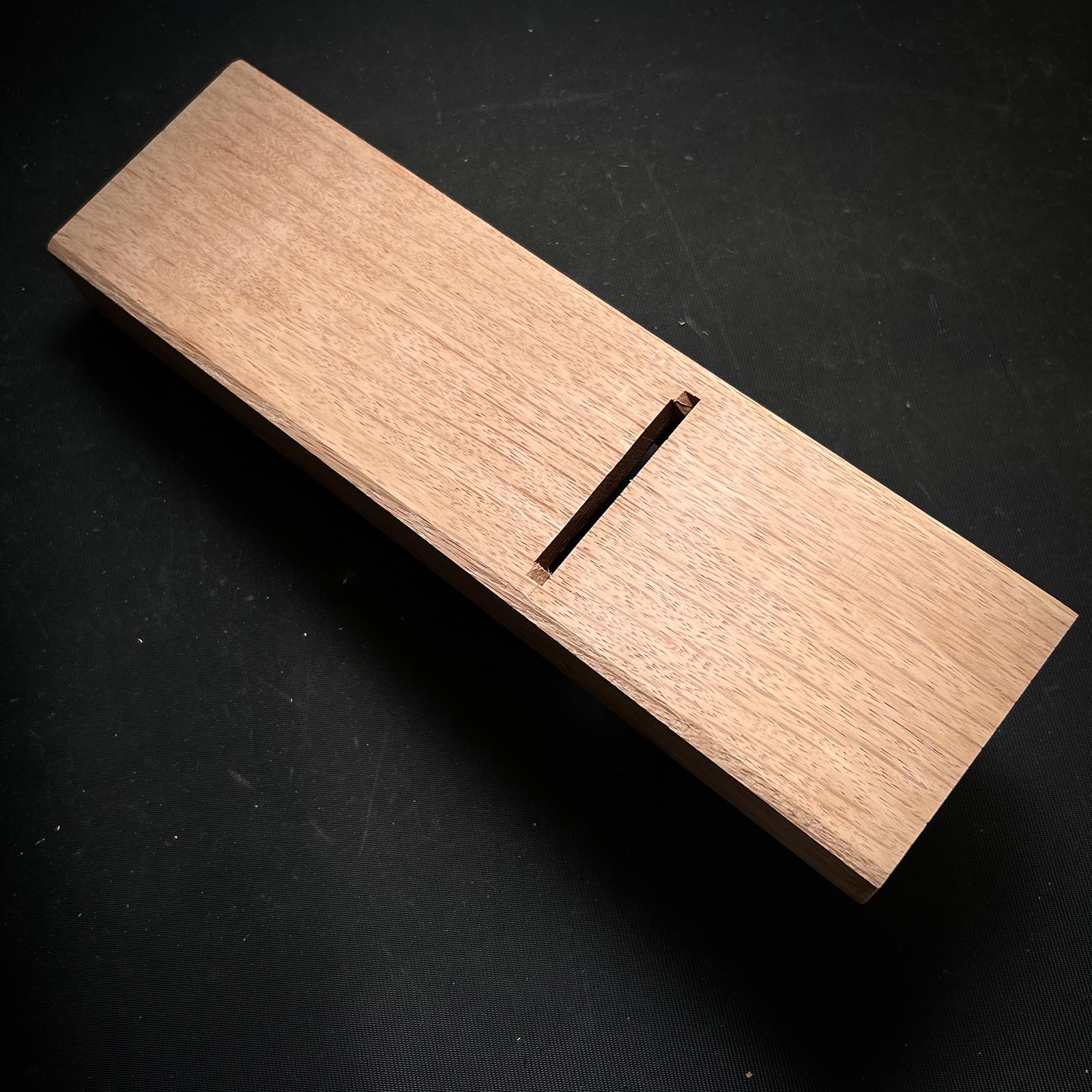 Shipping free! Ready to use Kisaku Smoothing Plane(Kanna) by Seisuke Mizuno 初心者におすすめ 直ぐ使い 水野清介作 キ作 仕上げ鉋 赤樫台 65mm
