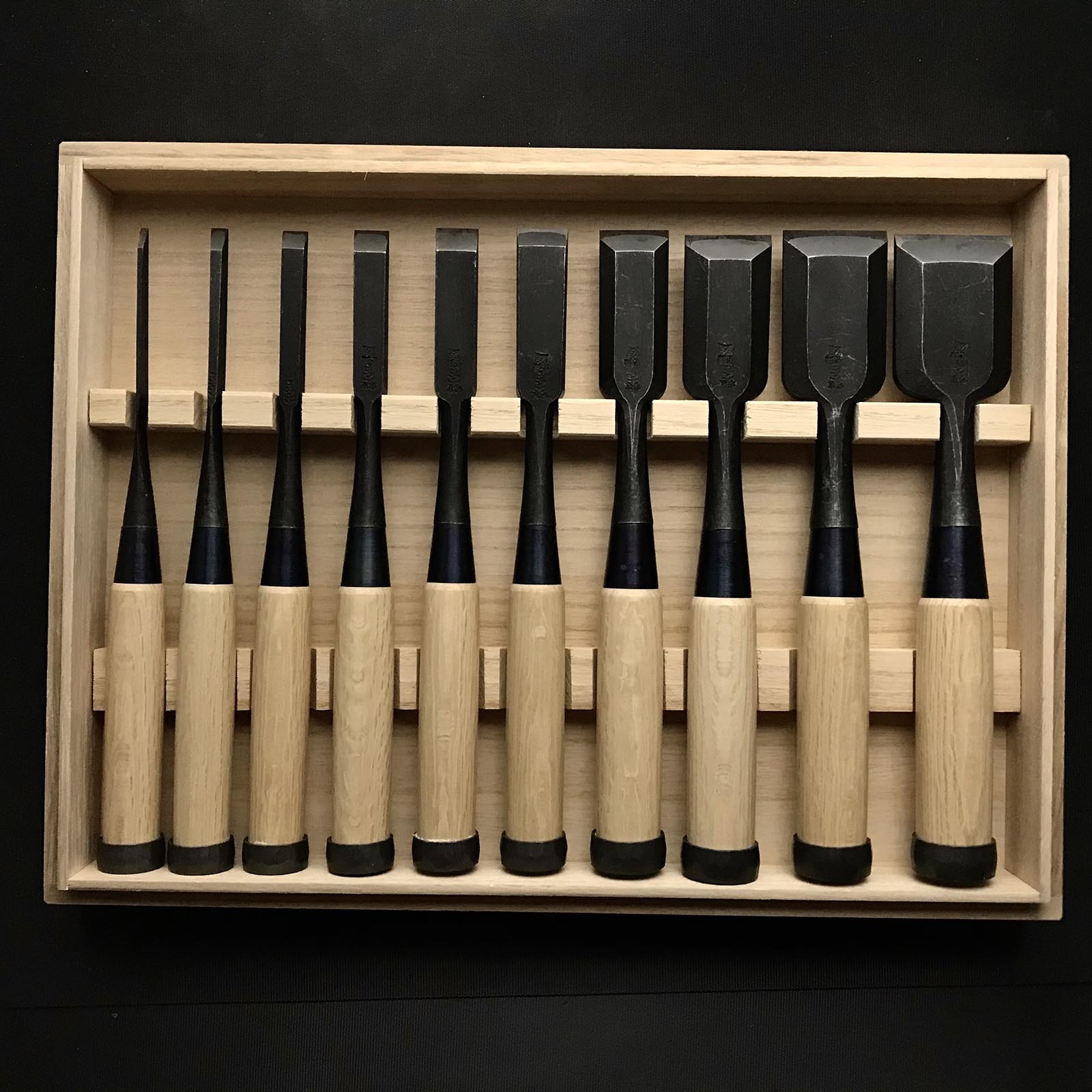 Ouchi Bench chisels set by Ouchi 4th generation 四代目大内俊明作 宗家大内 追入組鑿 桐箱付 Oirenomi