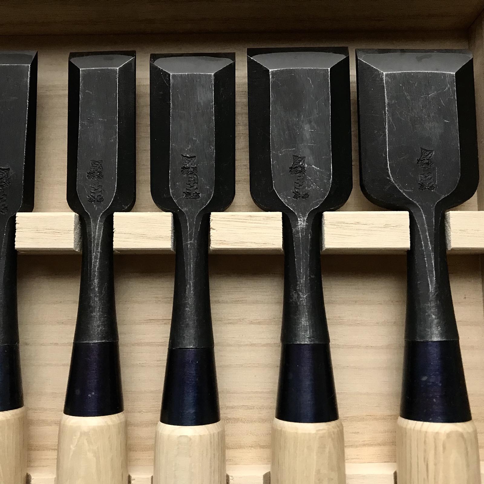 Ouchi Bench chisels set by Ouchi 4th generation 四代目大内俊明作 宗家大内 追入組鑿 桐箱付 Oirenomi