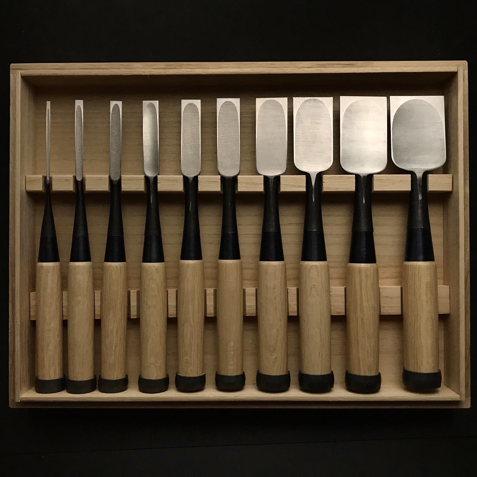 Ouchi Bench chisels set by Ouchi 4th generation 四代目大内俊明作 宗家大内 追入組鑿 桐箱付 Oirenomi