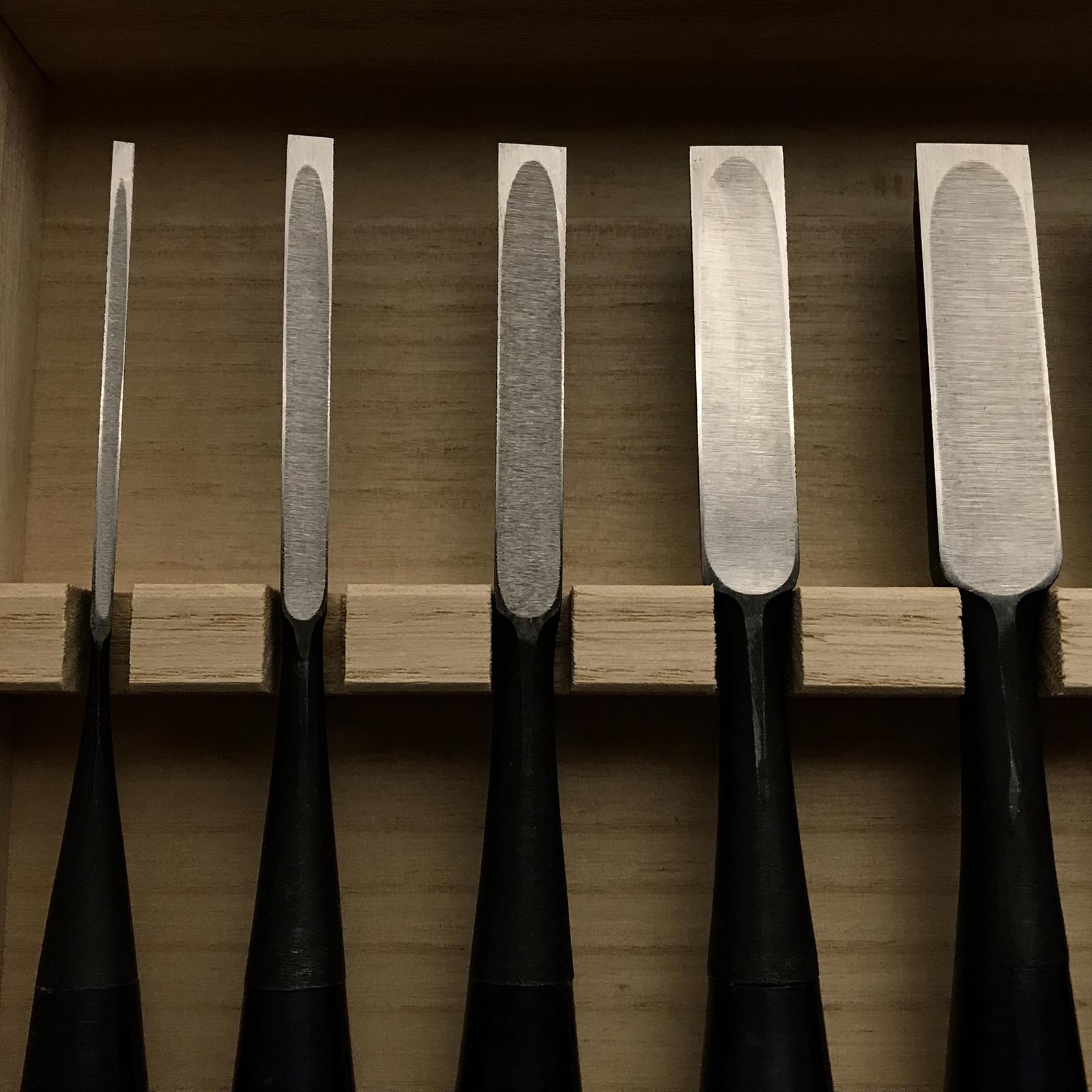 Ouchi Bench chisels set by Ouchi 4th generation 四代目大内俊明作 宗家大内 追入組鑿 桐箱付 Oirenomi