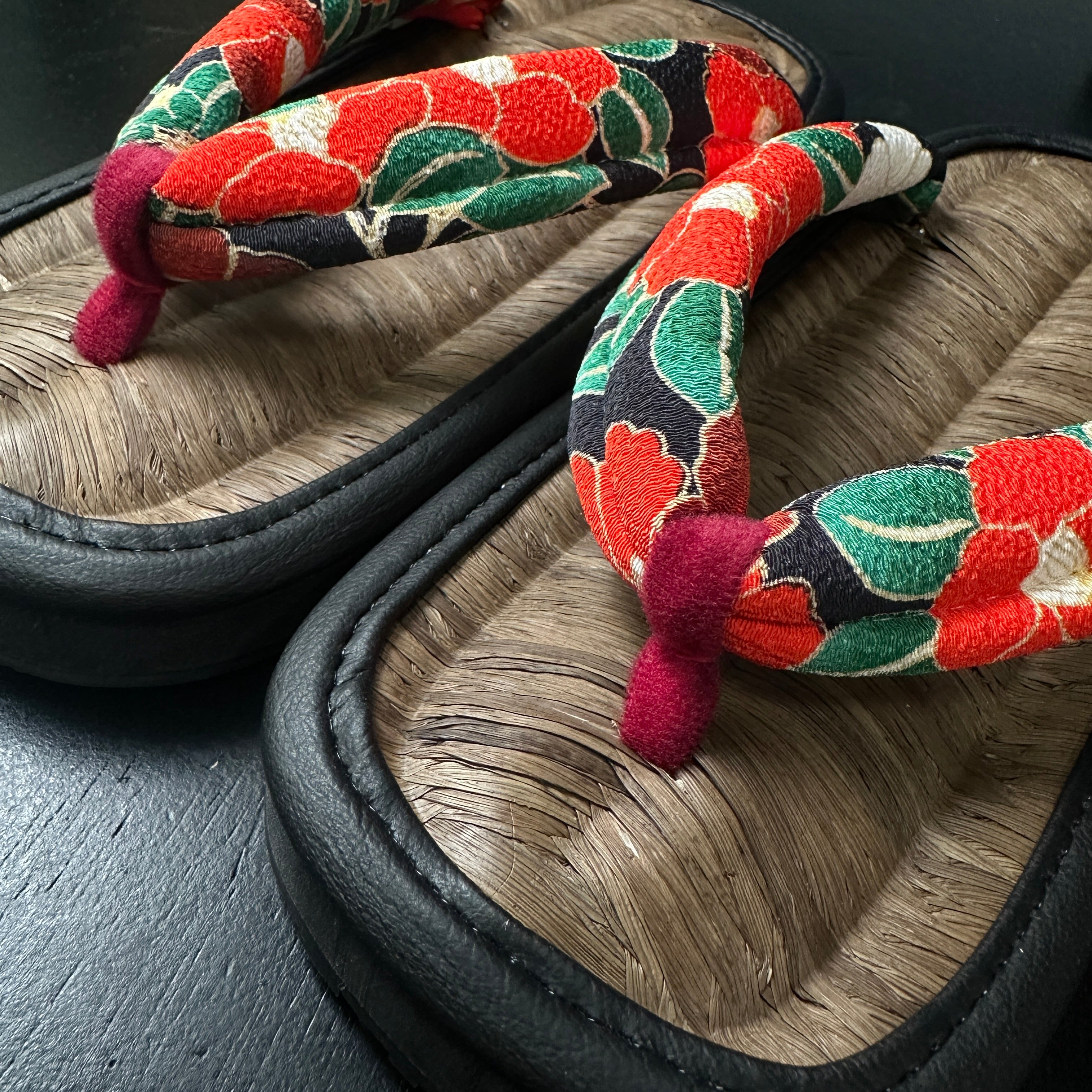 Hand-made Traditional Japanese Bamboo Sandals M Size(CHIKUSUI)Black 竹粋 草履 カラス竹 「ぞうり」手作り M