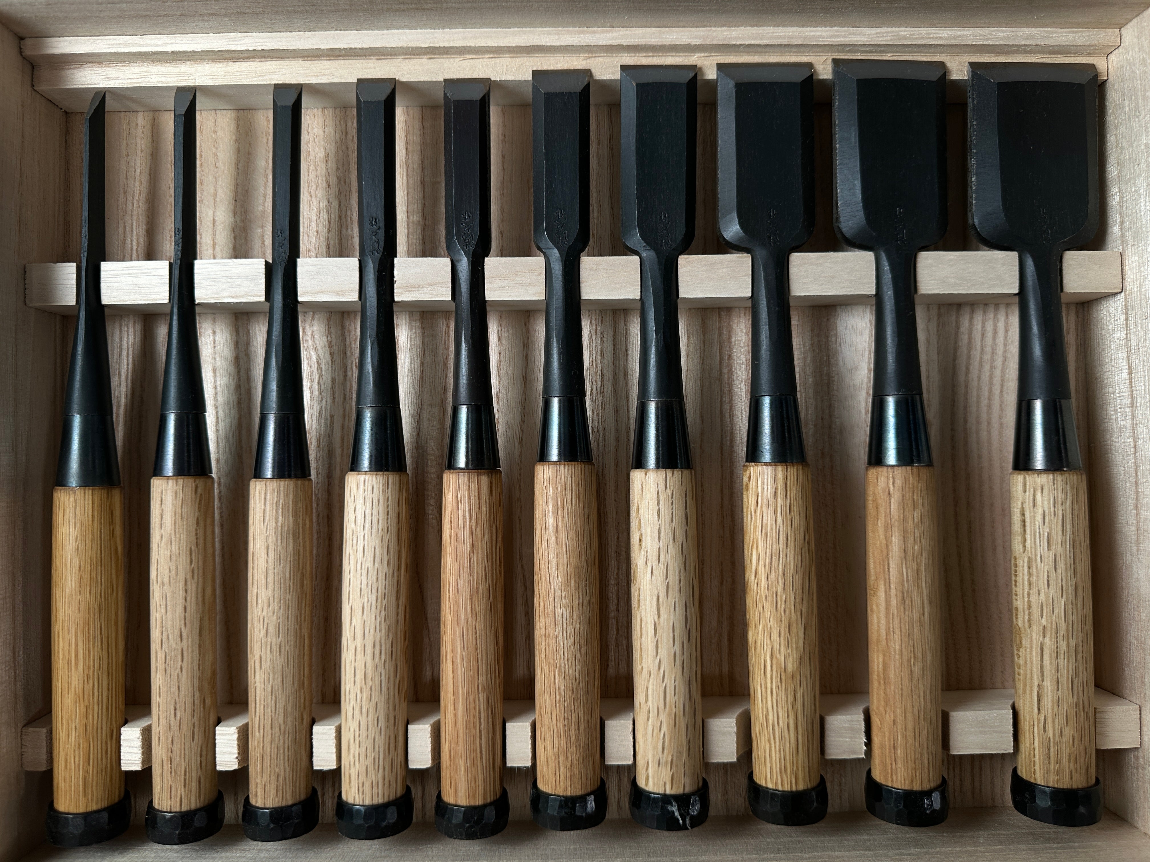 Kiyohisa Bench chisels set by Watanabe Kiyoe with White Oak Handle 渡辺清栄作 清久 追入鑿 10本組 白樫柄 Oirenomi