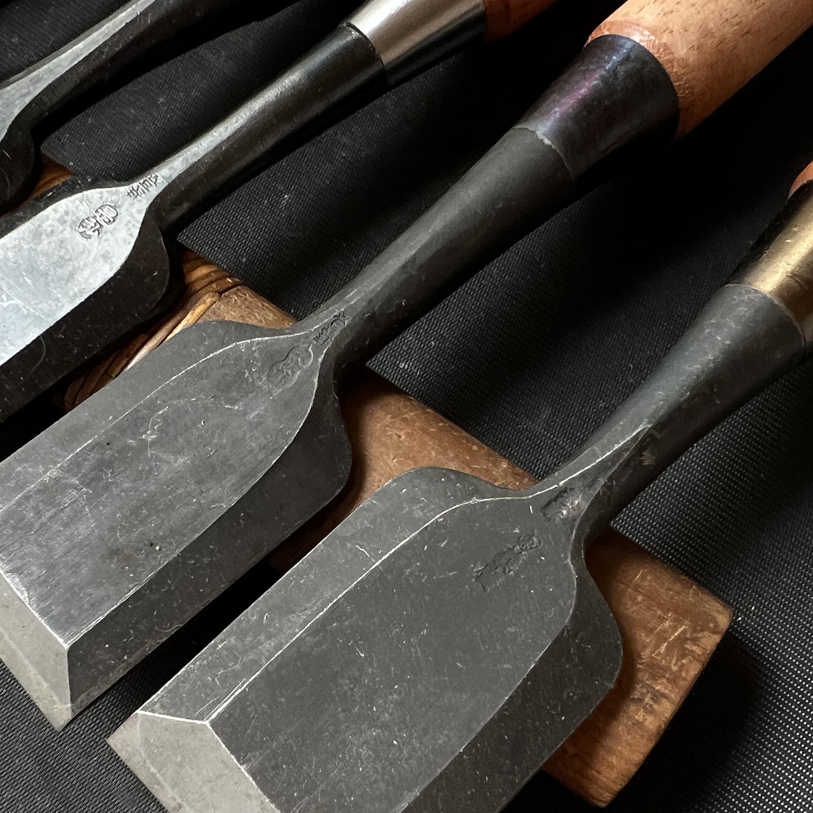 #M124 Mixed set for beginner Bench chisels set by unknown smith バラ鑿合わせ 初心者におすすめ 追入組鑿 作者不明 Oirenomi