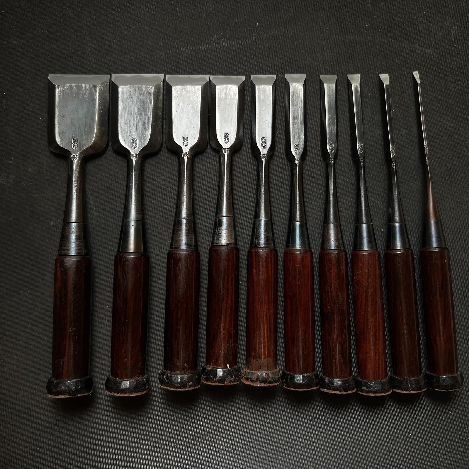 Used Etoshi Bench chisels set with rose wood handle 中古 栄とし 追入組鑿 10本組 Oirenomi