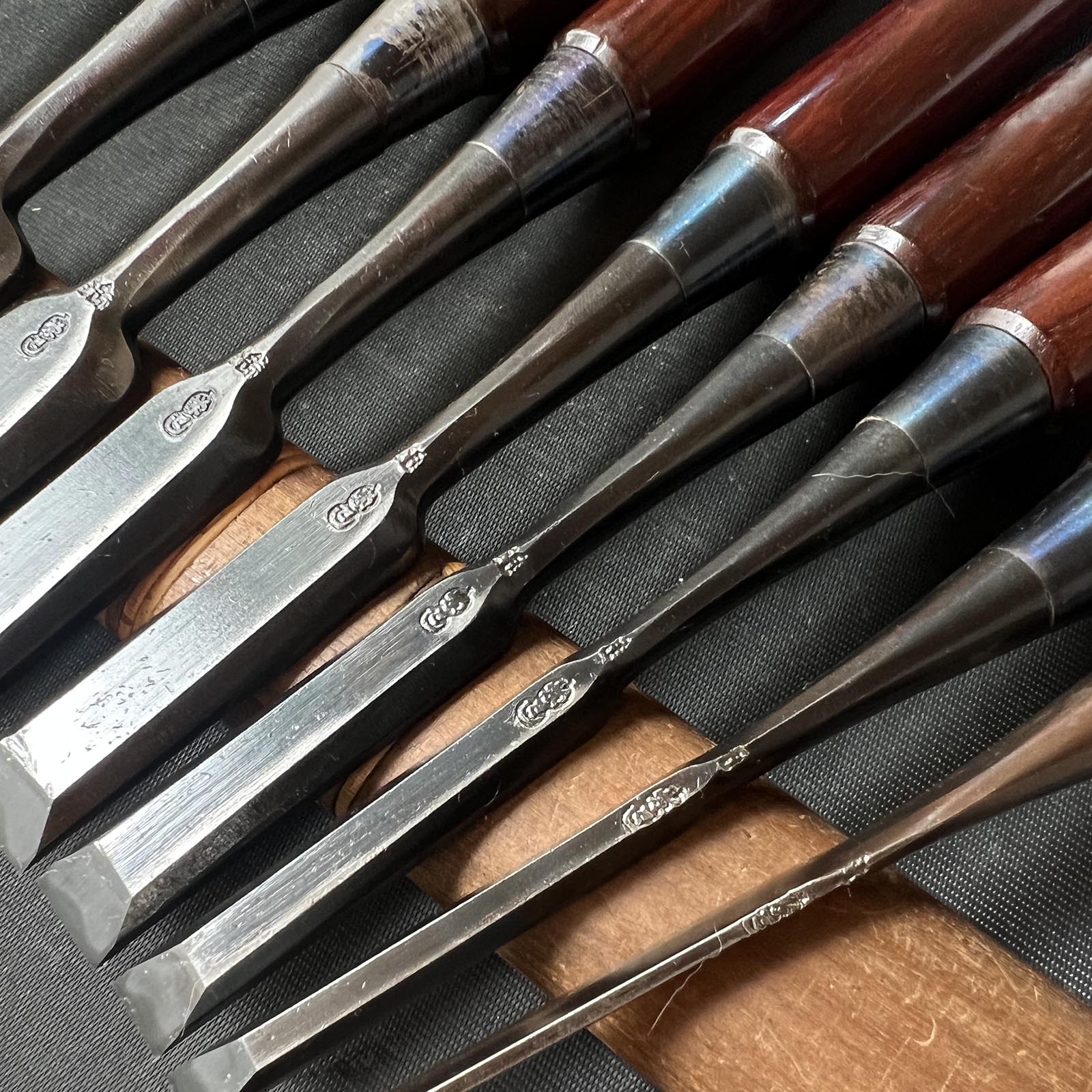 Used Etoshi Bench chisels set with rose wood handle 中古 栄とし 追入組鑿 10本組 Oirenomi