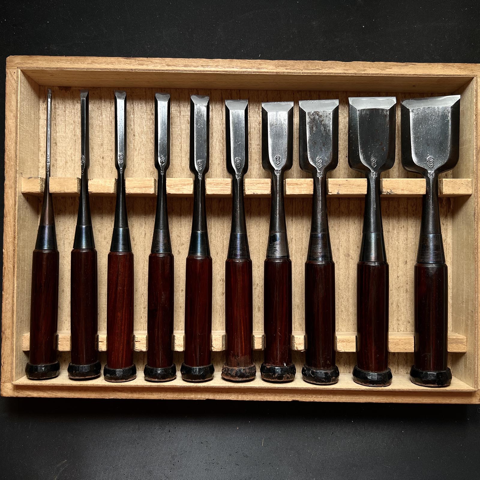 Used Etoshi Bench chisels set with rose wood handle 中古 栄とし 追入組鑿 10本組 Oirenomi