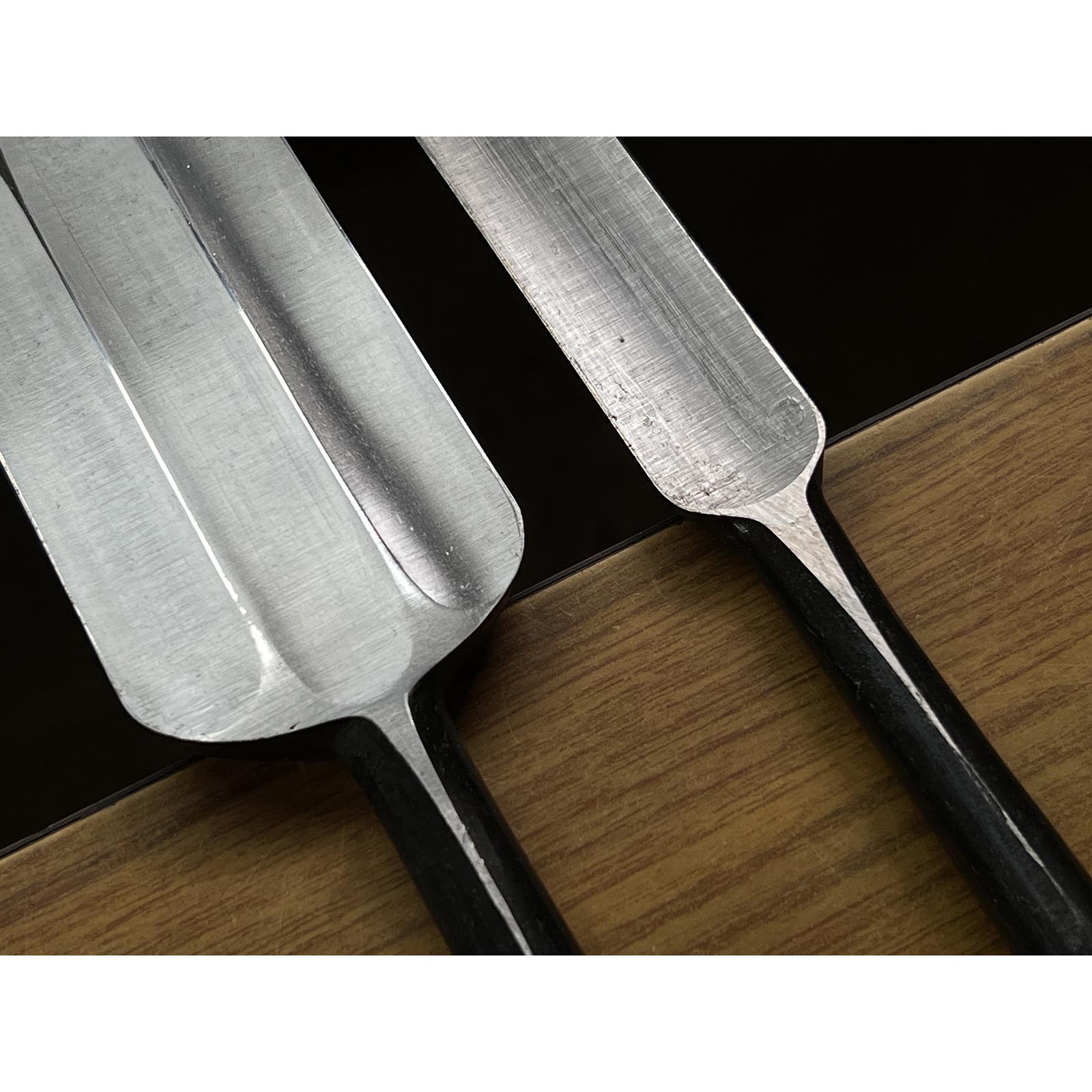 Old stock Takashiba Slick Chisels set (Ootsuki-nomi, Hontsuki-Nomi) 掘出し物 高芝 本突き組鑿 54,24mm