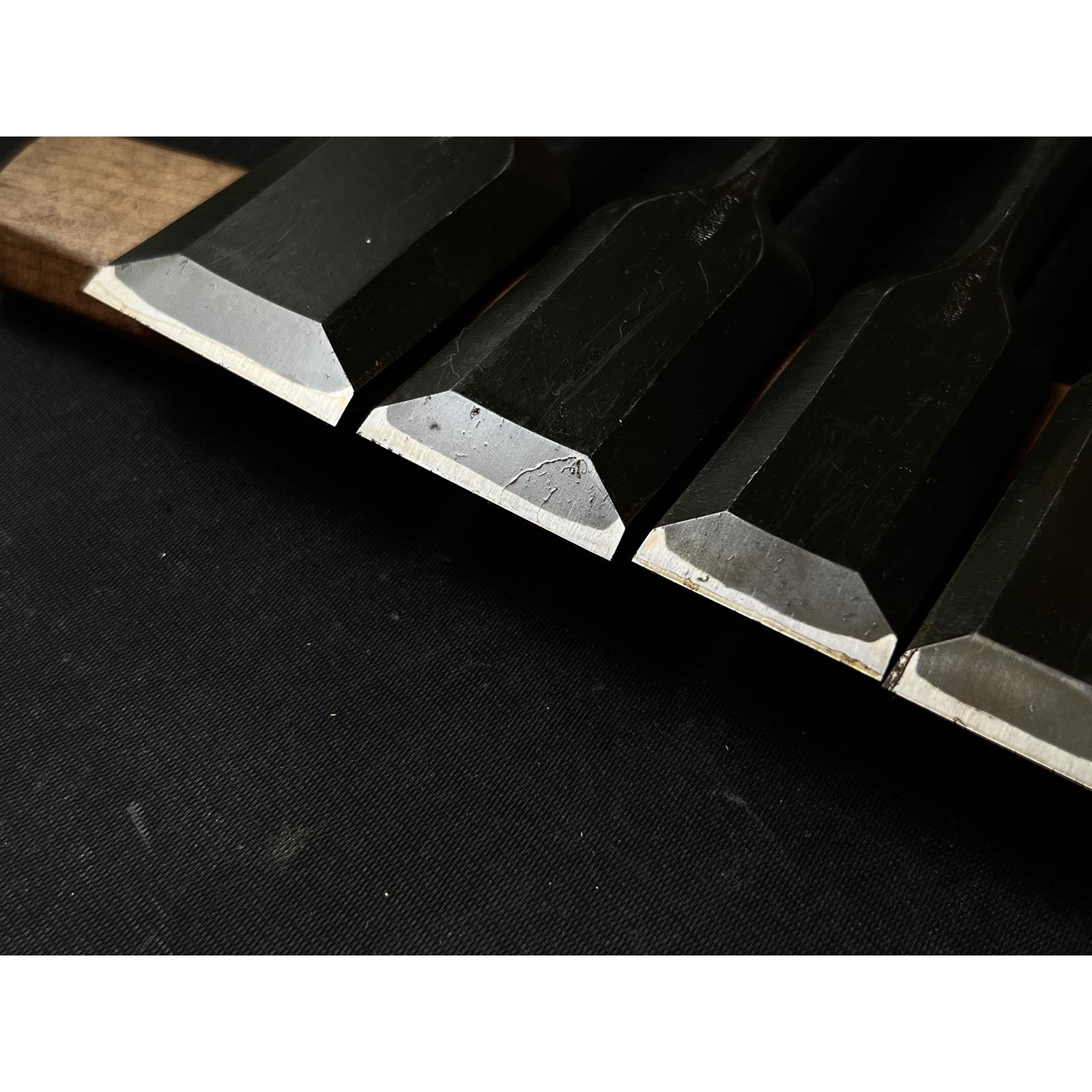 Old stock Yoshitaka Bench chisels set with Boxwood handle 掘出し物 義隆 追入組鑿 黄楊柄 Orenomi