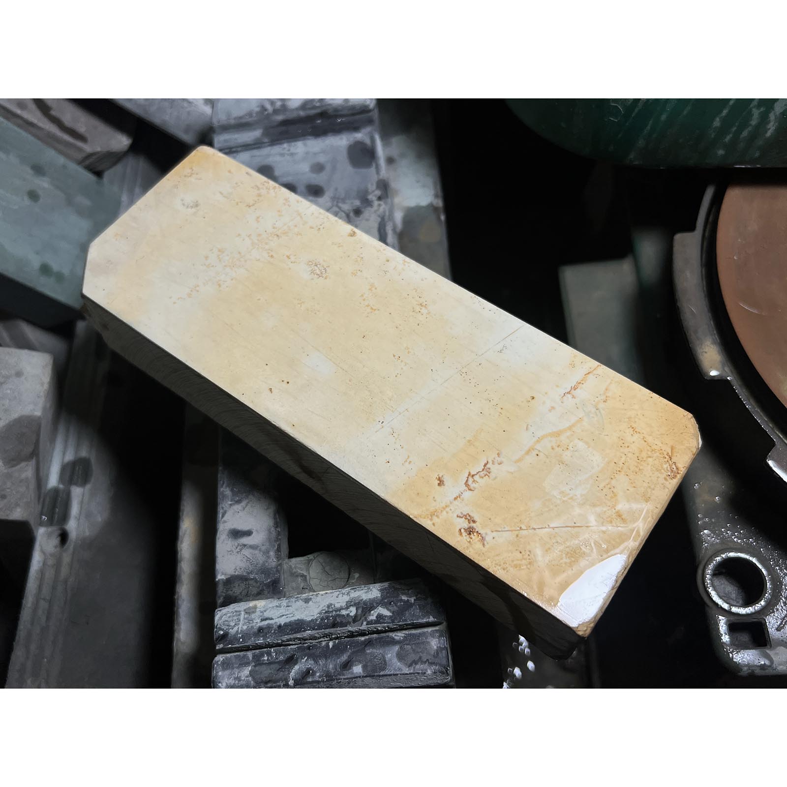 Unknown mine Suita Japanese Natural finishing Stones Tools Hone 天然仕上げ砥石 山不明 卵色巣板