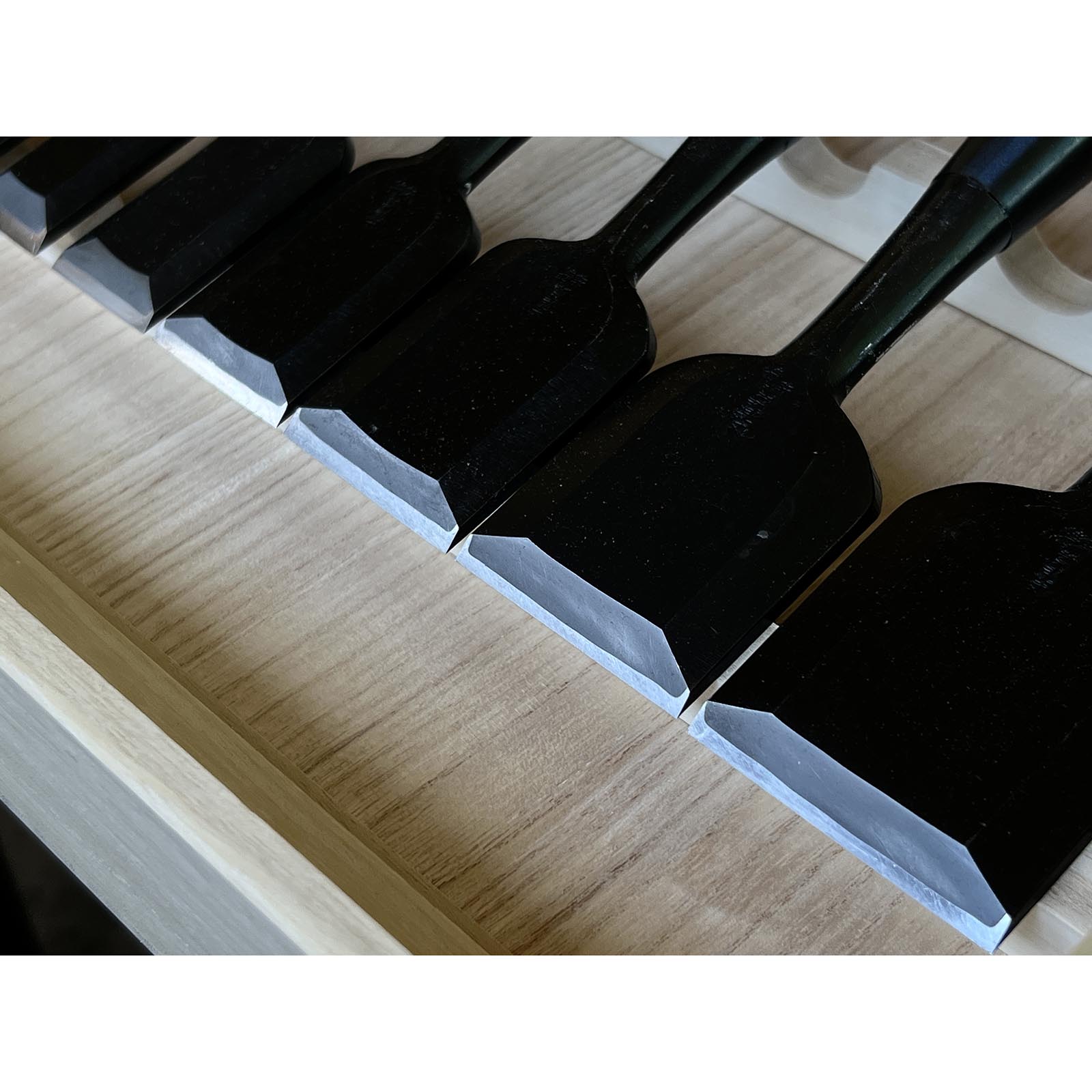 Kikuhiromaru Bench chisels set with White steel (Oirenomi) 菊弘丸 追入鑿15本組