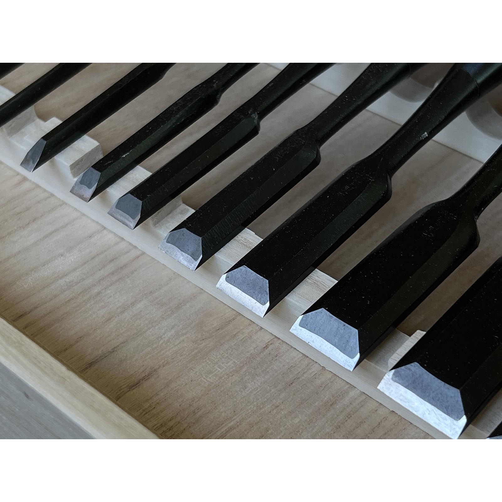 Kikuhiromaru Bench chisels set with White steel (Oirenomi) 菊弘丸 追入鑿15本組