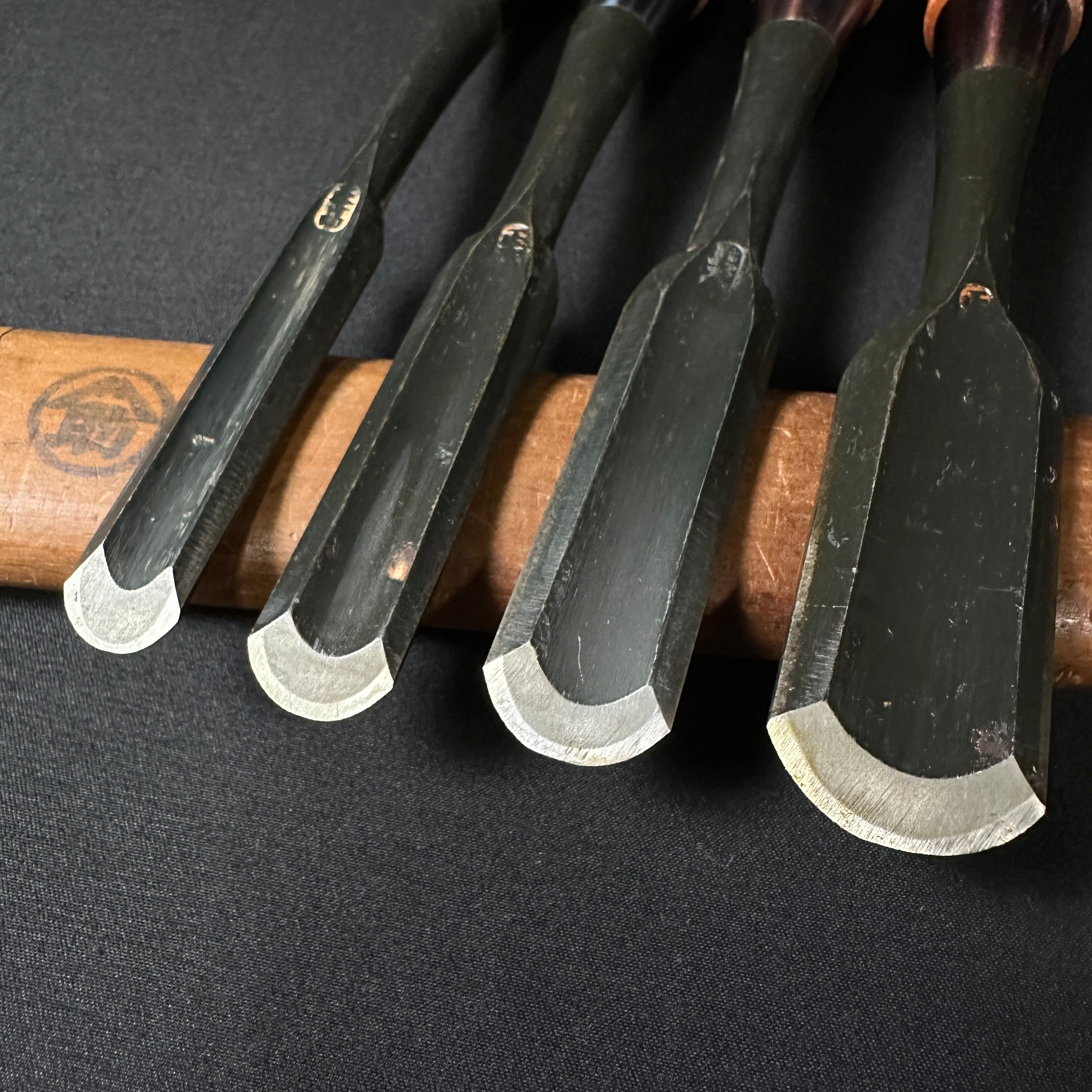 掘出し物 正高 外丸鑿 赤樫柄 Old stock Masataka Outer round chisels with white steel (Sotomaru)