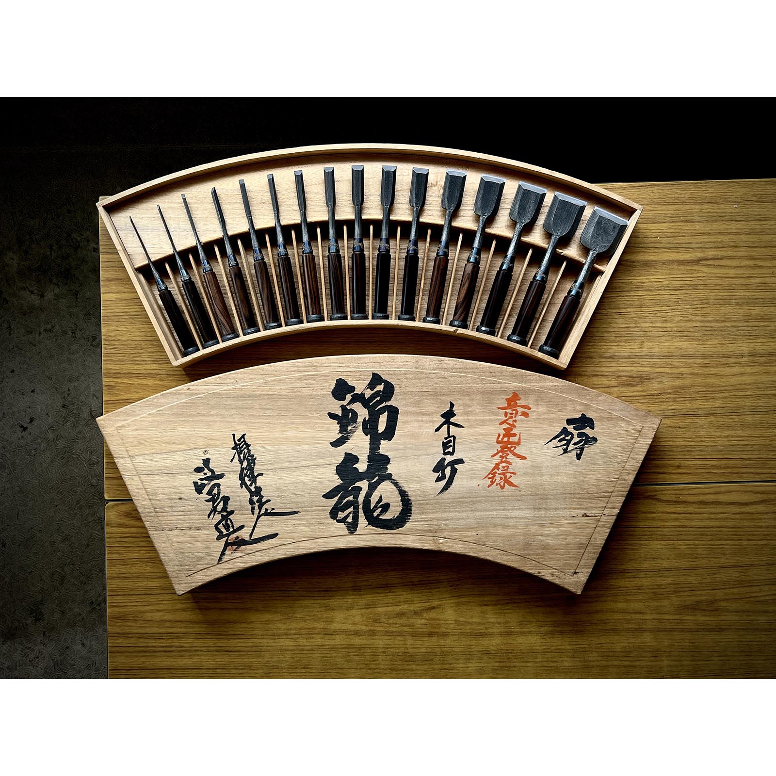 Old stock Nishiki Ryu Mokume Bench chisels set (Oirenomi) 掘出し物 錦政男作 錦龍 木目追入鑿16本組