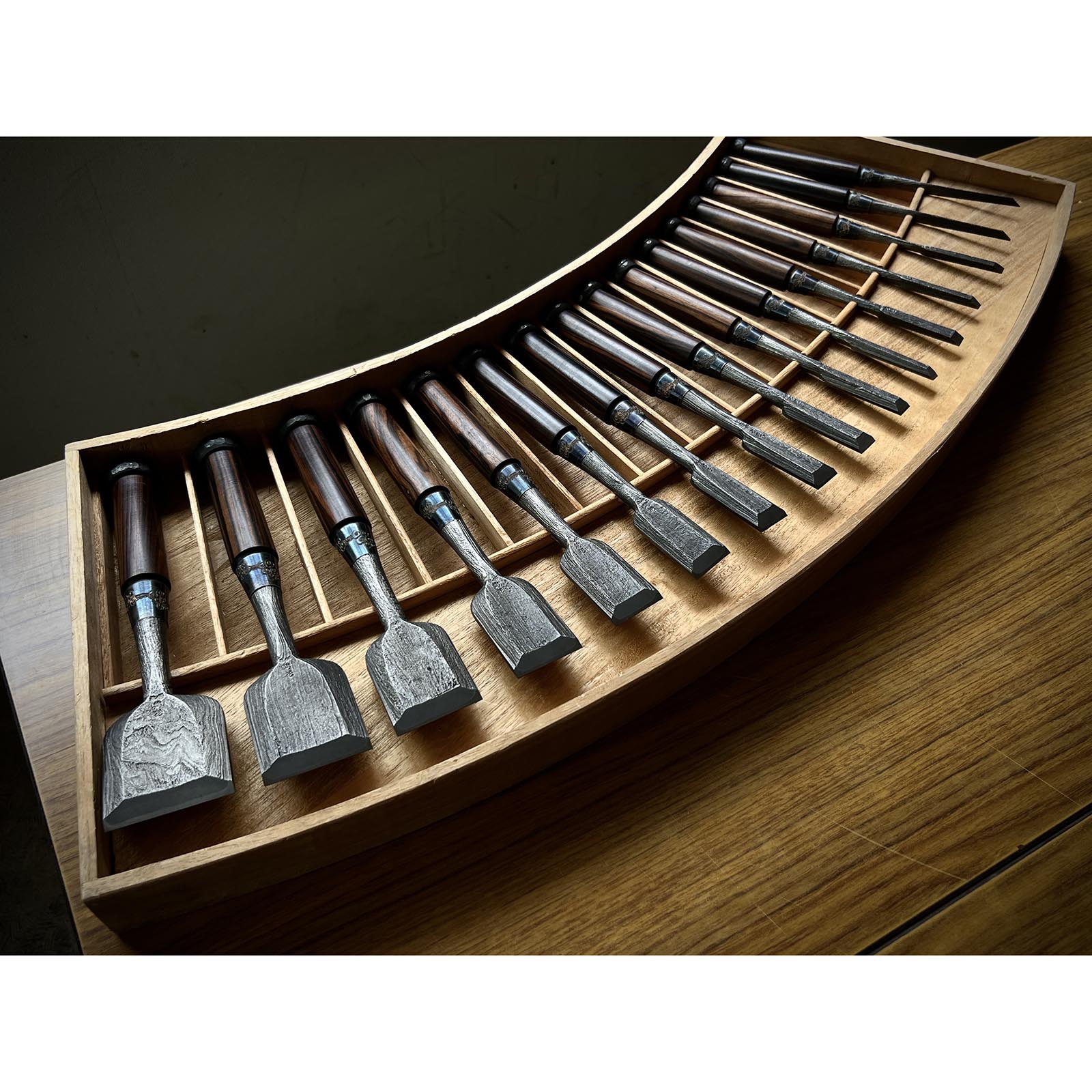 Old stock Nishiki Ryu Mokume Bench chisels set (Oirenomi) 掘出し物 錦政男作 錦龍 木目追入鑿16本組