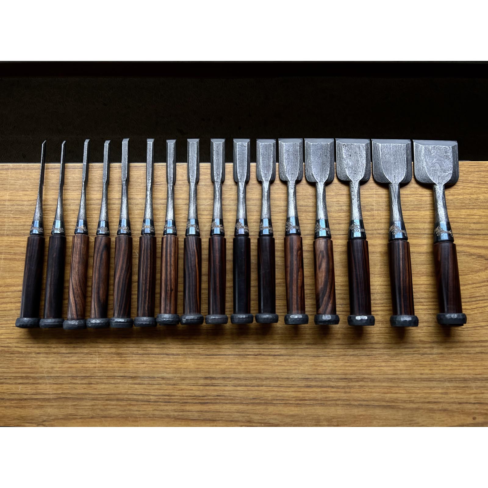 Old stock Nishiki Ryu Mokume Bench chisels set (Oirenomi) 掘出し物 錦政男作 錦龍 木目追入鑿16本組
