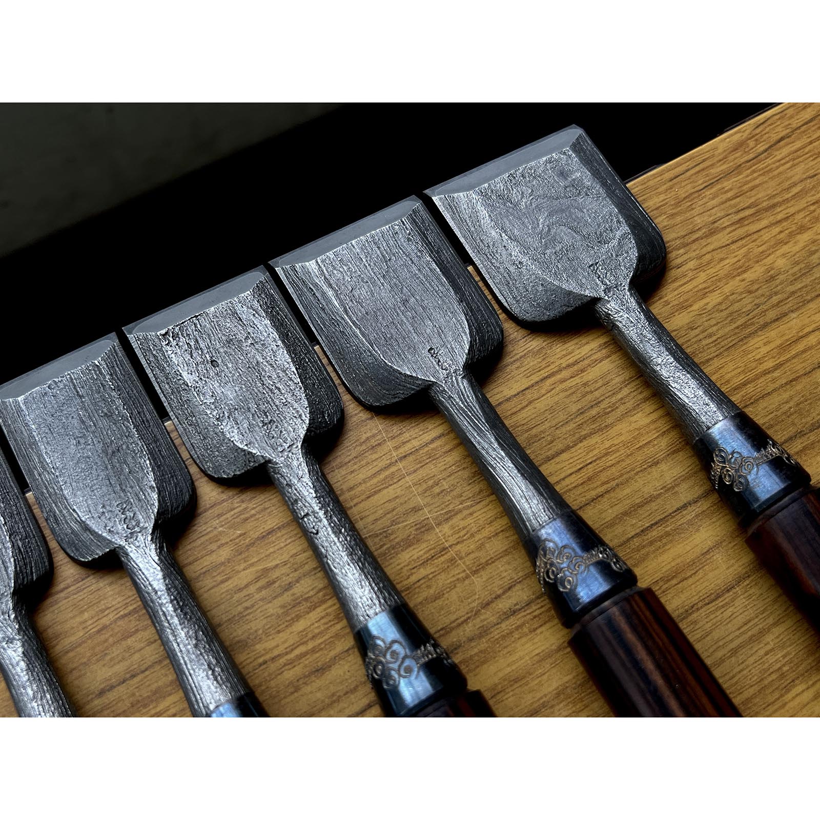 Old stock Nishiki Ryu Mokume Bench chisels set (Oirenomi) 掘出し物 錦政男作 錦龍 木目追入鑿16本組