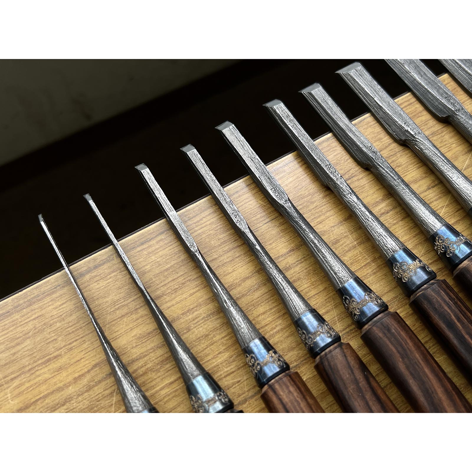 Old stock Nishiki Ryu Mokume Bench chisels set (Oirenomi) 掘出し物 錦政男作 錦龍 木目追入鑿16本組