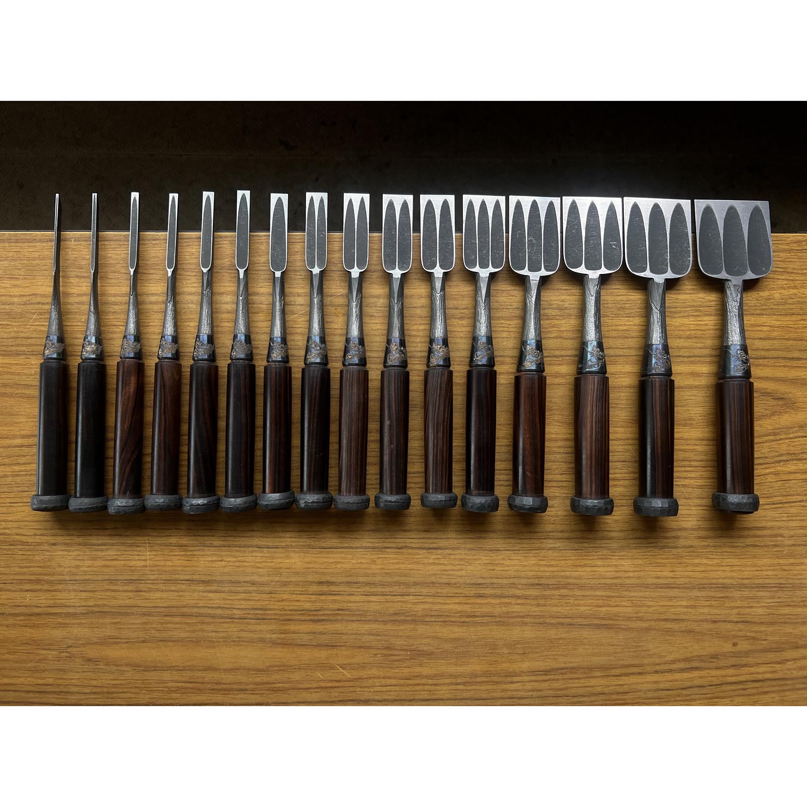 Old stock Nishiki Ryu Mokume Bench chisels set (Oirenomi) 掘出し物 錦政男作 錦龍 木目追入鑿16本組