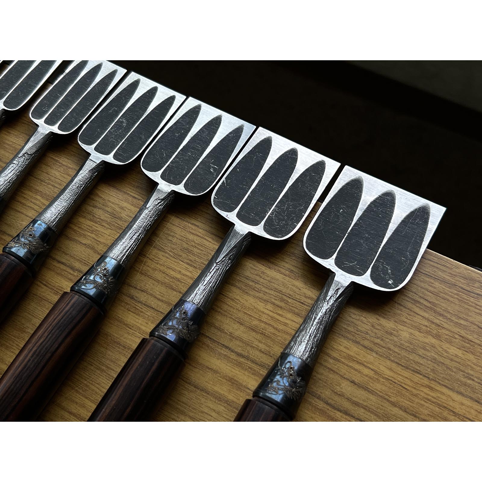 Old stock Nishiki Ryu Mokume Bench chisels set (Oirenomi) 掘出し物 錦政男作 錦龍 木目追入鑿16本組