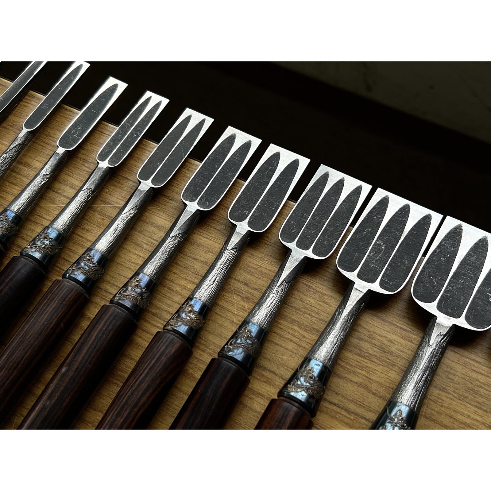 Old stock Nishiki Ryu Mokume Bench chisels set (Oirenomi) 掘出し物 錦政男作 錦龍 木目追入鑿16本組