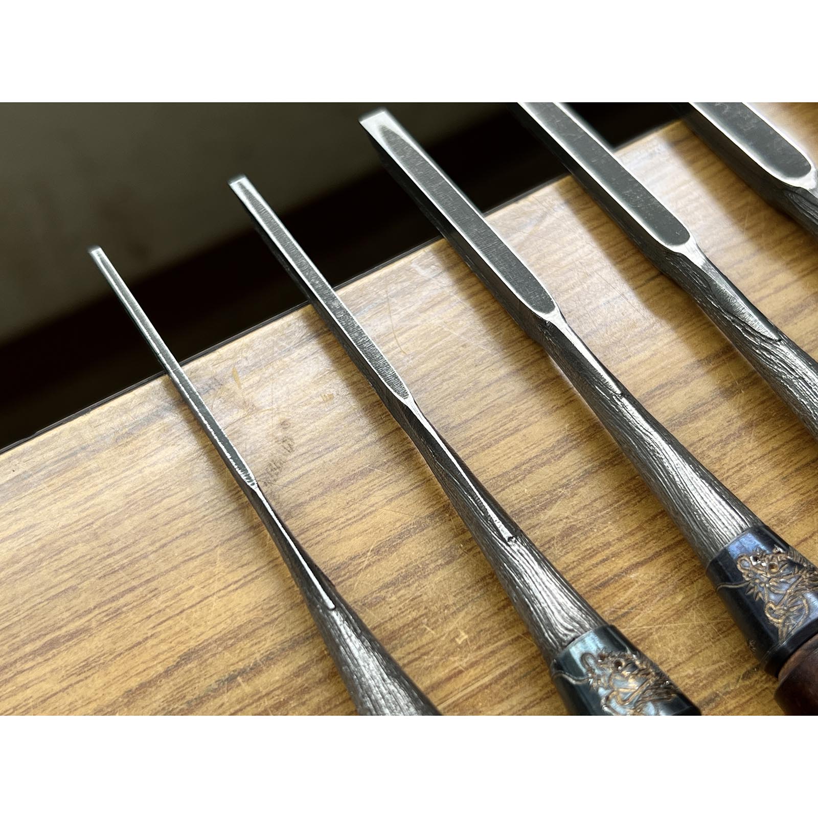 Old stock Nishiki Ryu Mokume Bench chisels set (Oirenomi) 掘出し物 錦政男作 錦龍 木目追入鑿16本組