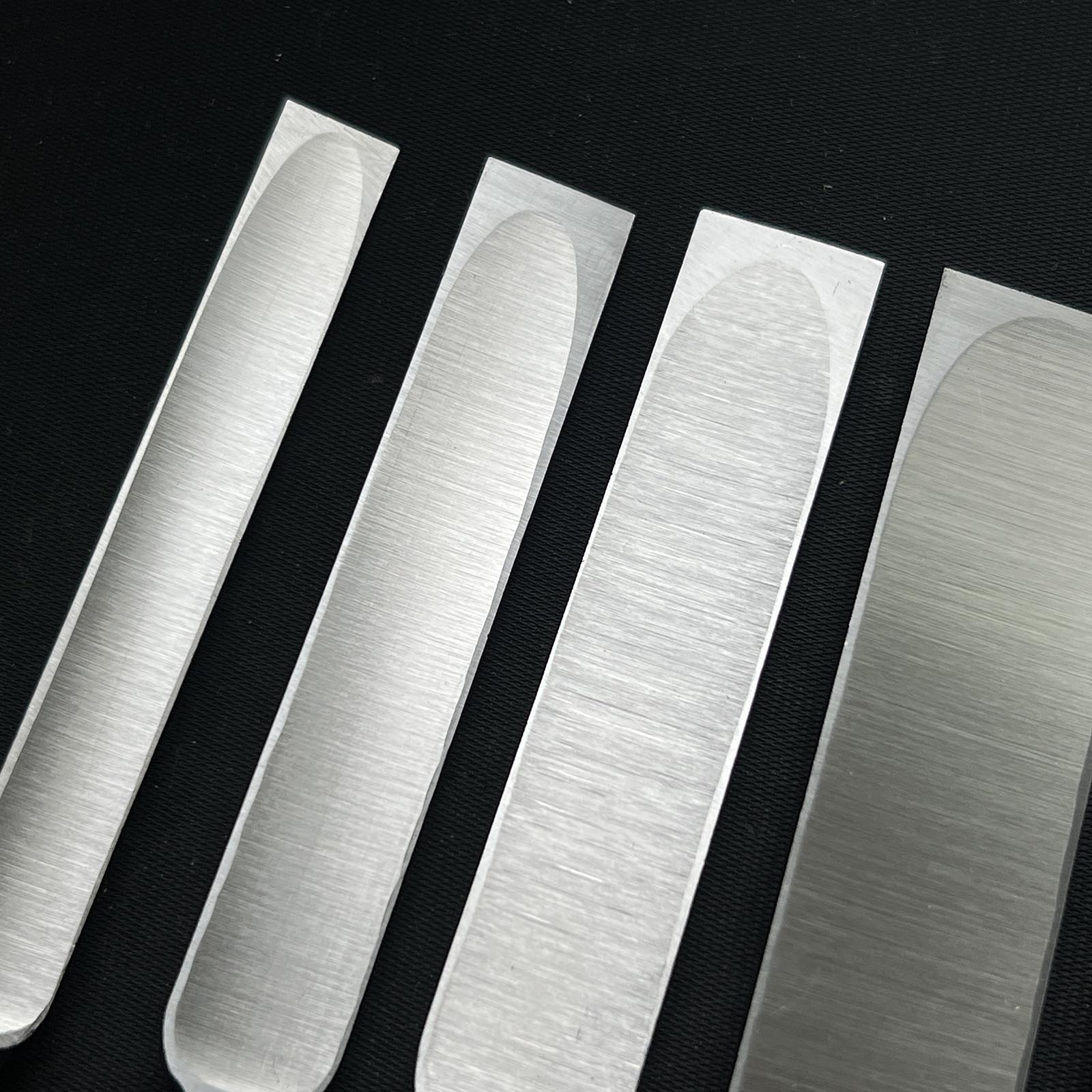 Yoshitaka Dovetail Paring chisels (Usunomi) with white steel 義隆 鎬薄鑿 12,15,18,24,30mm