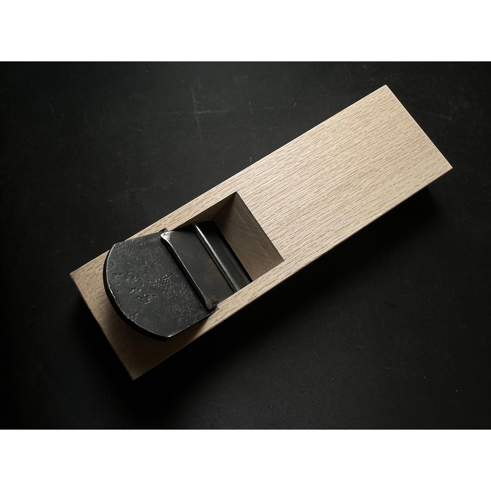 Light used Daito Keizaburo Smoothing Plana(Kanna) with new Koyoshiya dai 中古 大斗 圭三郎 仕上げ鉋 小吉屋台 70mm