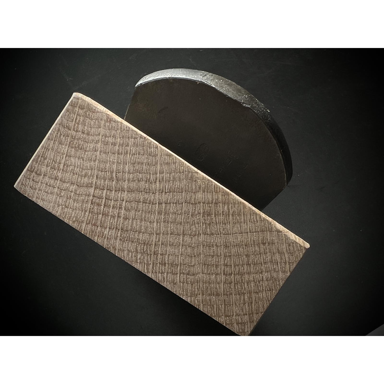 Light used Daito Keizaburo Smoothing Plana(Kanna) with new Koyoshiya dai 中古 大斗 圭三郎 仕上げ鉋 小吉屋台 70mm