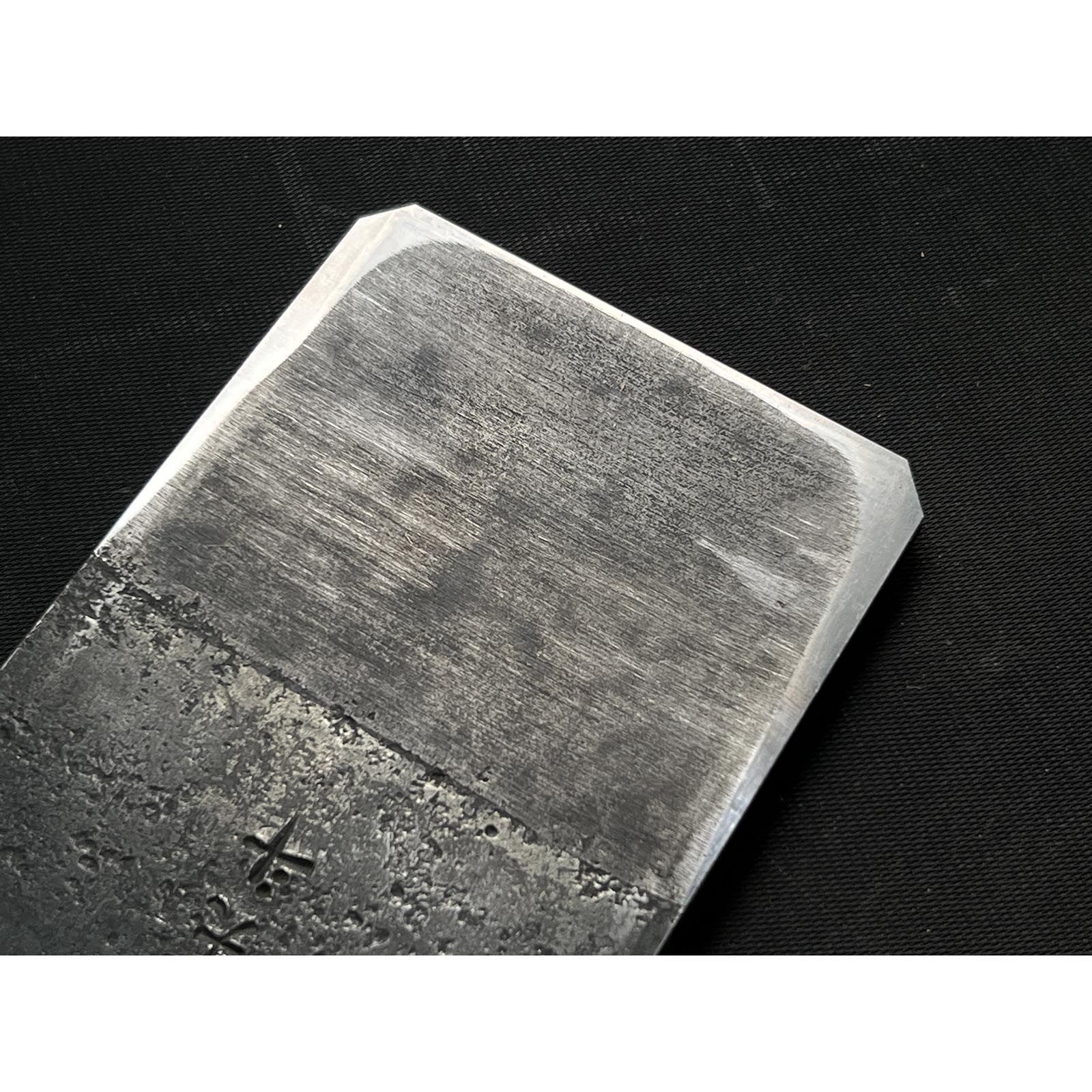 Light used Daito Keizaburo Smoothing Plana(Kanna) with new Koyoshiya dai 中古 大斗 圭三郎 仕上げ鉋 小吉屋台 70mm