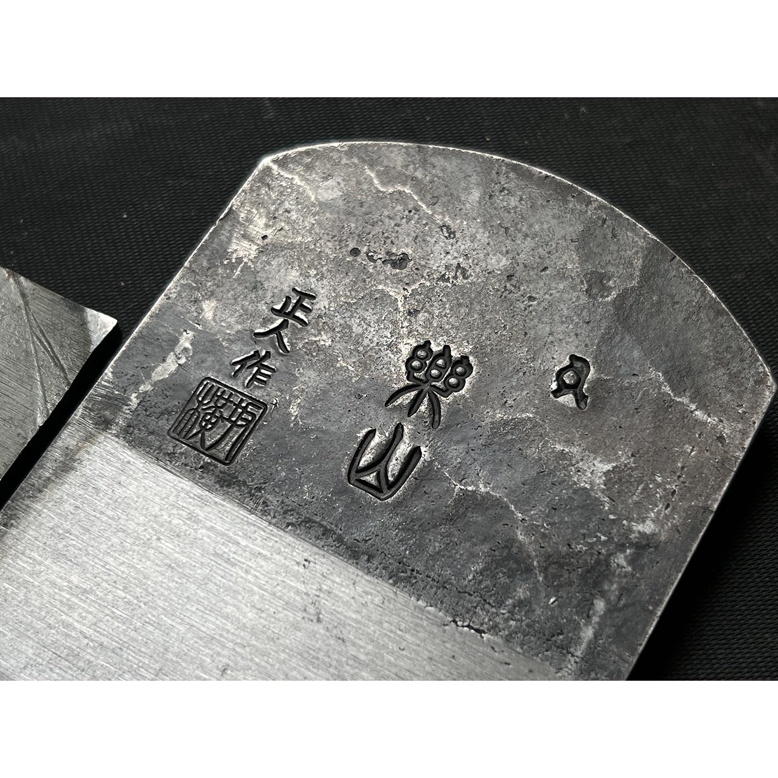Used Rakuzan Smoothing Plana(Kanna) by Yokosaka Masato with new Koyoshiya dai 中古 橫坂正人作 楽山 仕上げ鉋 小吉屋台 70mm