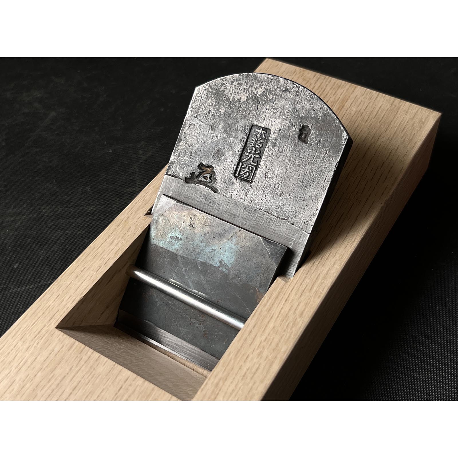 Old stock Honmei Mitsukuni Long body Plane (Nagadai-Kanna) with Koyoshiya dai 掘出し物 本銘光圀 石橋藤七作 長台鉋 小吉屋台 65mm