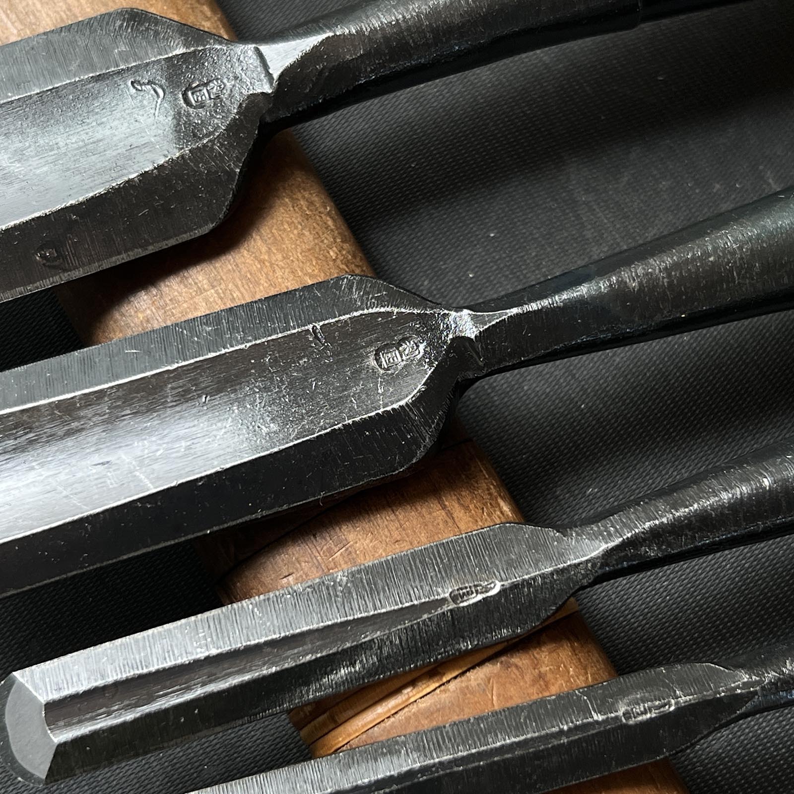 Toshikuni Soto maru Chisels with white steel / 利国 外丸鑿 Sotomarunomi
