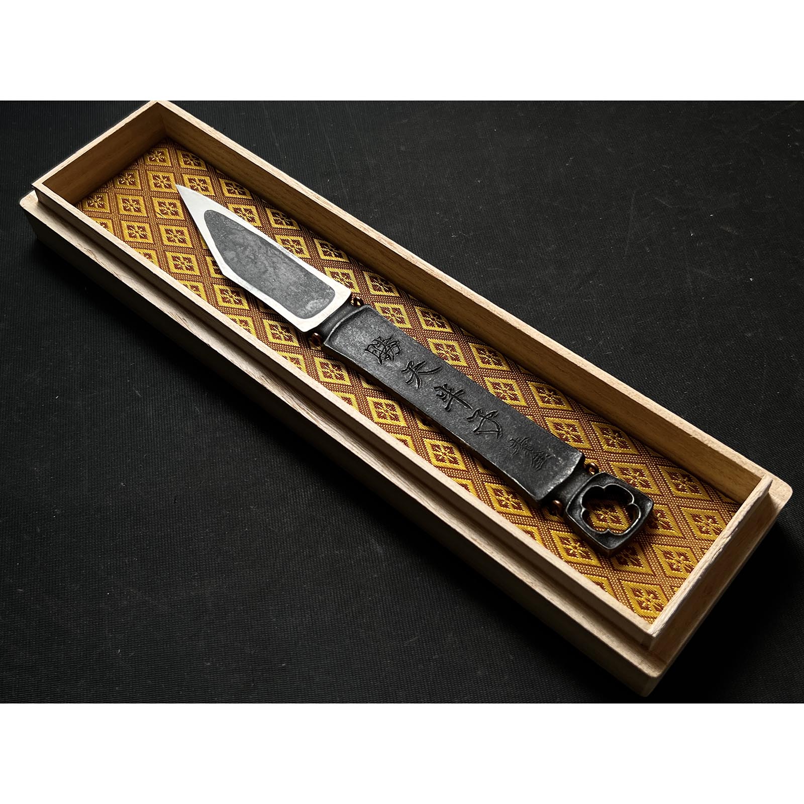 Shengtianbanzi-Hirotsugu Right hand Kiridashi by Sozen with Begonia Carving 勝天半子 廣貢 素全作 海棠造 切出し小刀 右 24mm