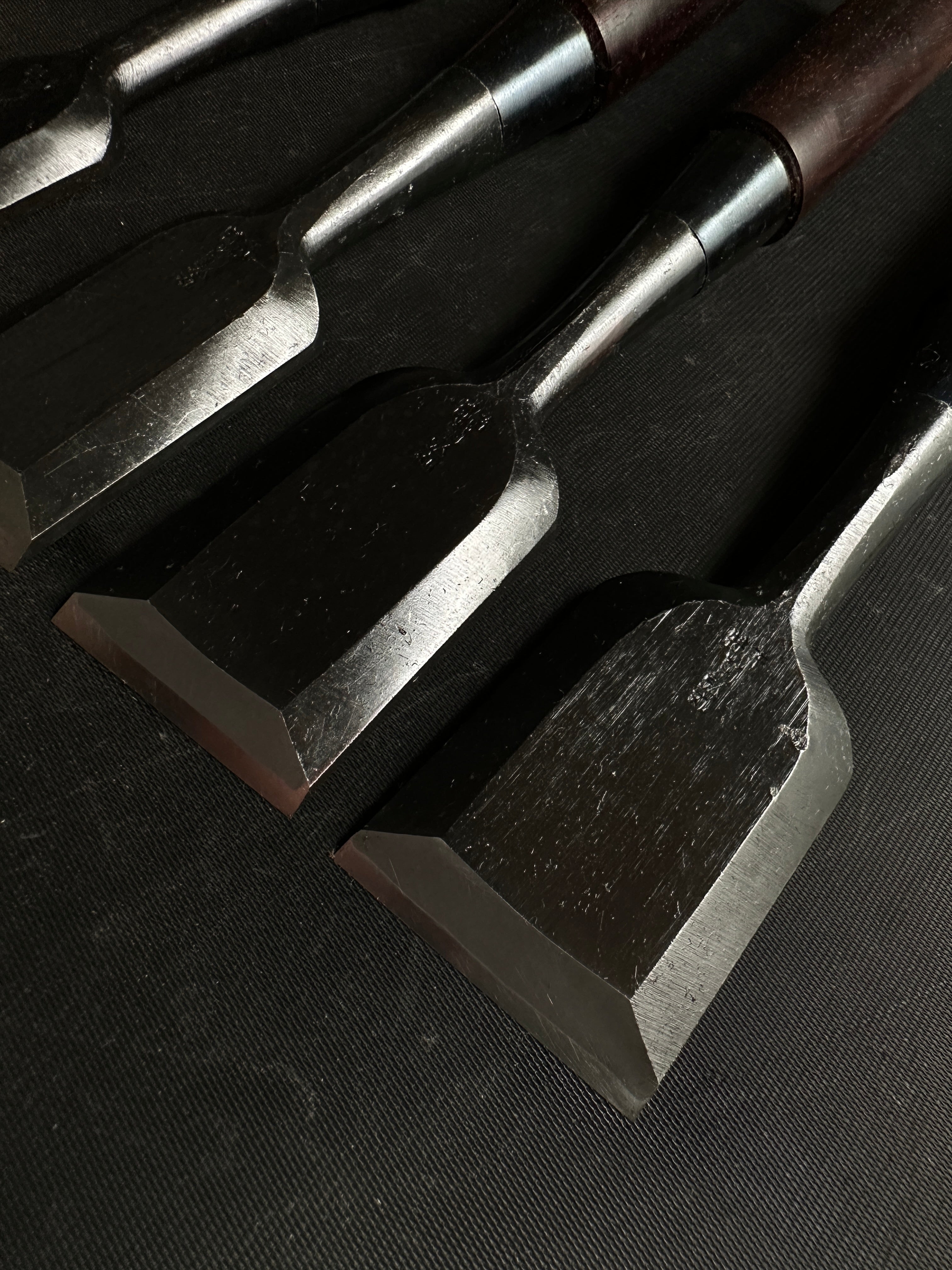 Kikuhiromaru Bench chisels set (Oirenomi)with wooden box 菊弘丸 追入組鑿 紫檀柄 桐箱付