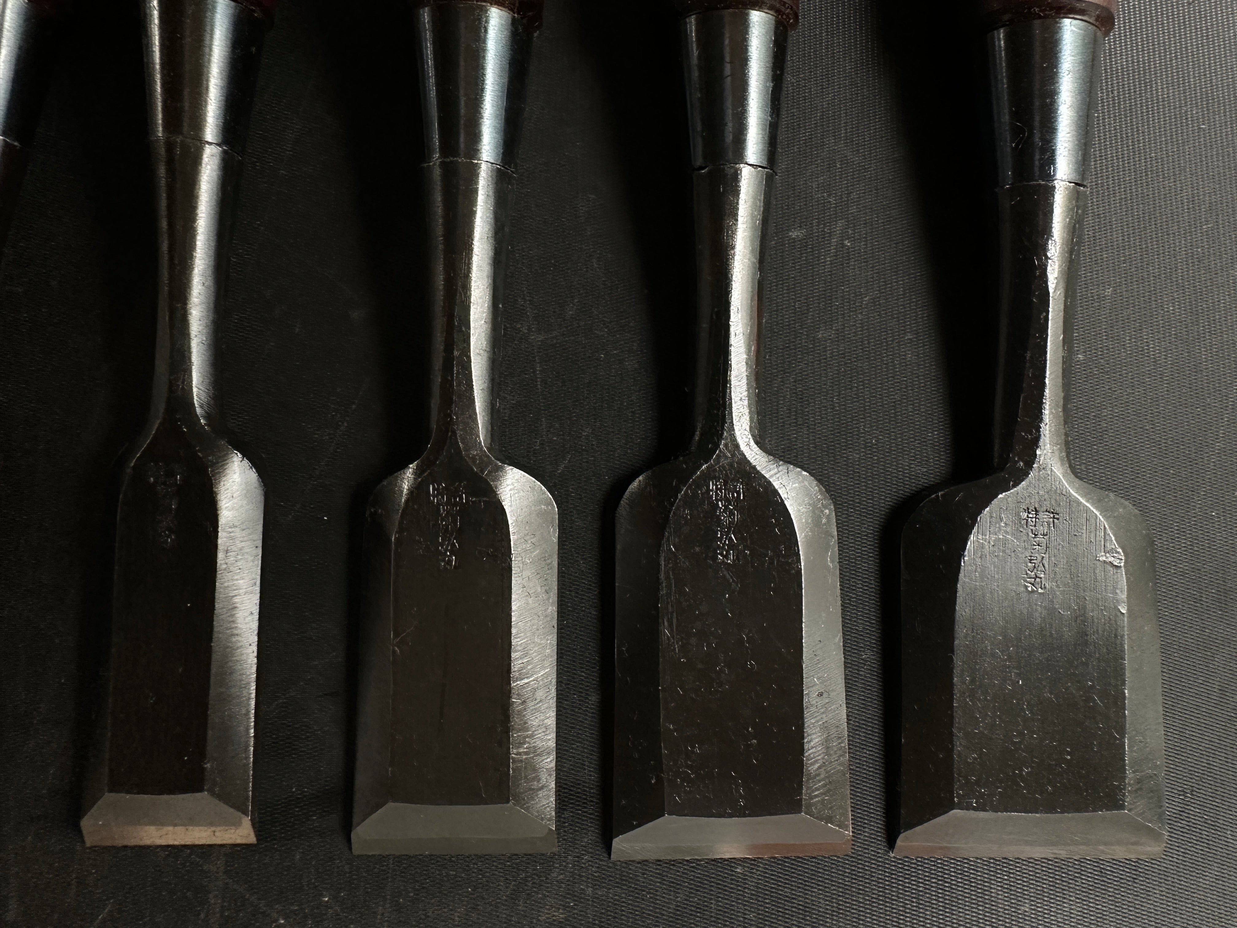 Kikuhiromaru Bench chisels set (Oirenomi)with wooden box 菊弘丸 追入組鑿 紫檀柄 桐箱付