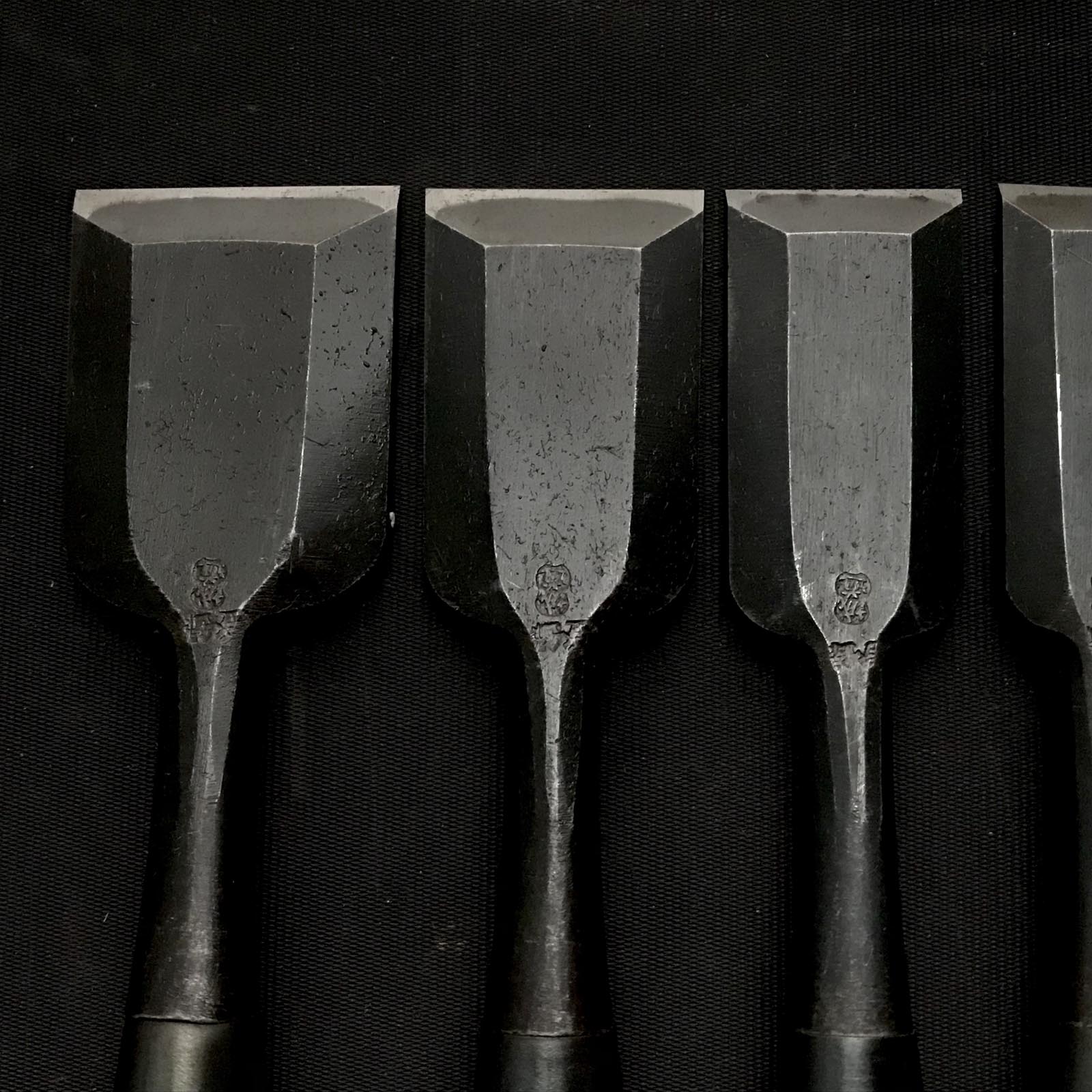 旧正道 卓上鑿セット つげ柄付き 掘り出し物 誠道 黄楊柄 追入10本組鑿 おいれのみ