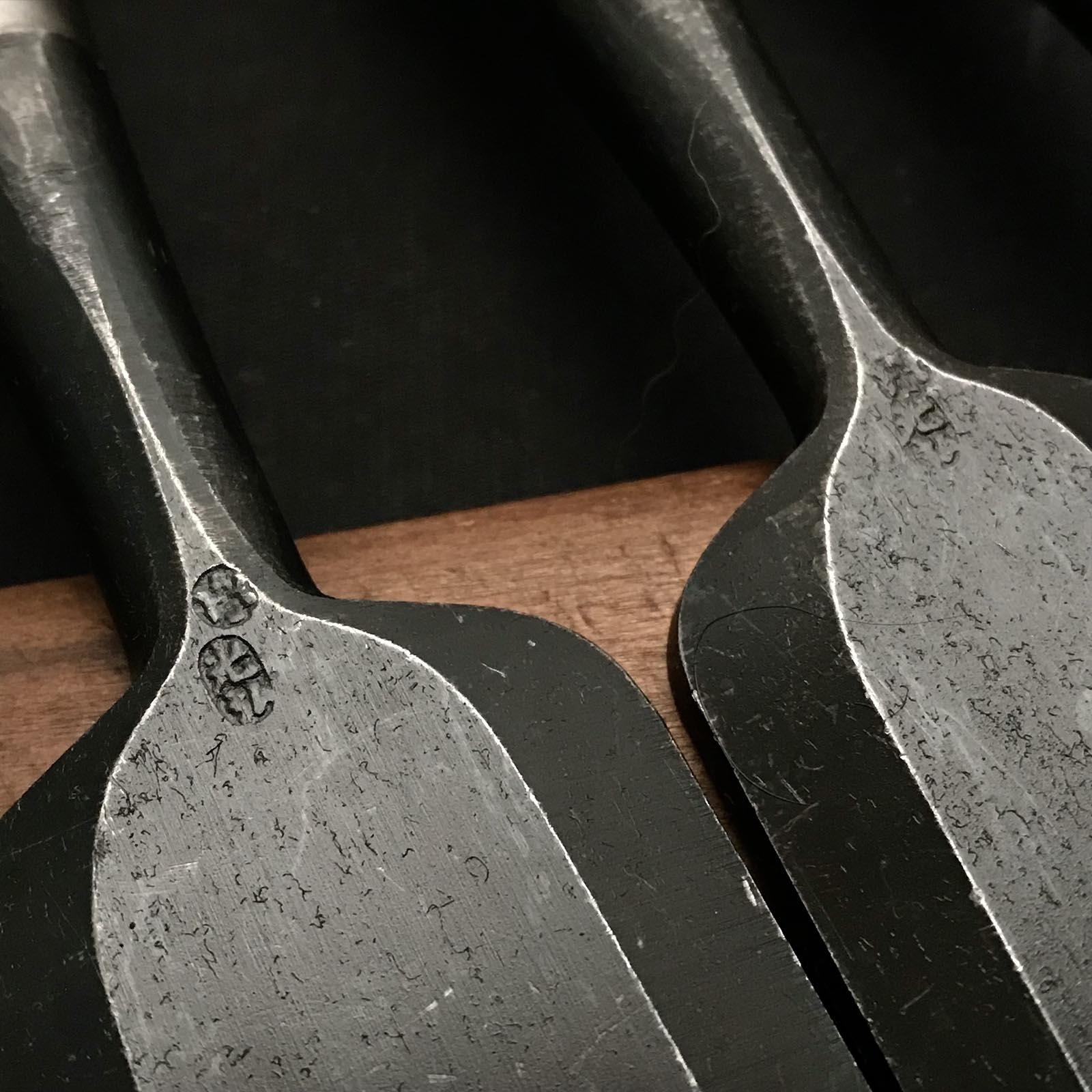 Old stock Mitsuhiro Bench chisels set  掘出し物 光弘 黒檀柄 追入10本組鑿 Oirenomi