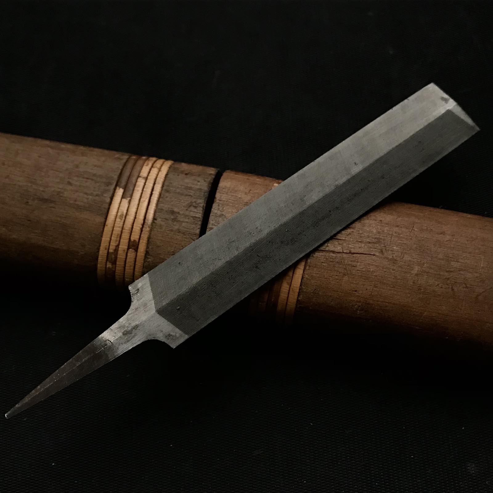 Old Stock TSUBOJU Fine file for Handsaw sharpening (Surikomi-Yasuri) 掘出し物 壺十 油目 すり込みヤスリ 90mm