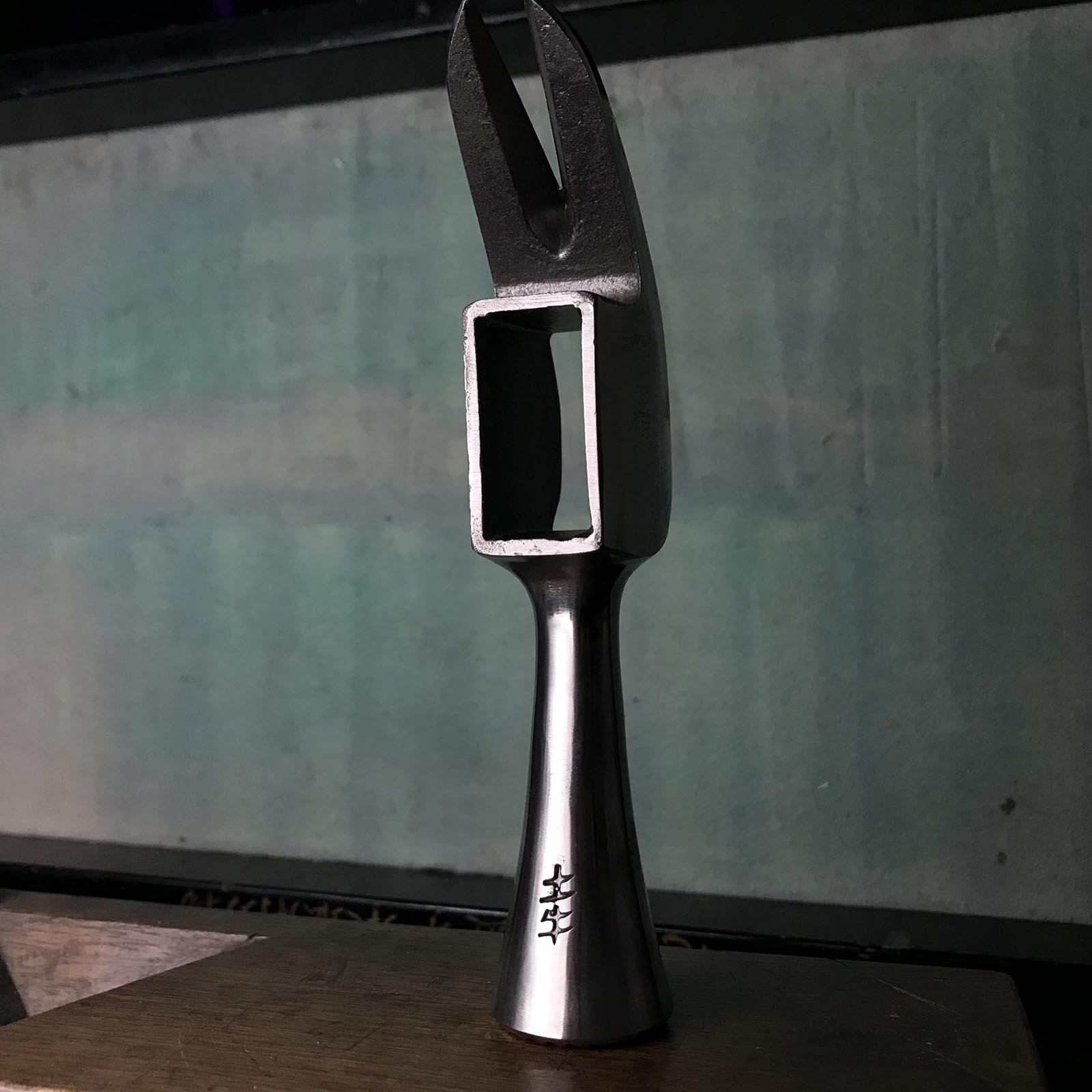 Old stock Dogyu #1 Kariwaku Stainless steel Hammers with tiger carving 掘出し物 土牛 虎彫入 ステンレス仮枠ハンマー 滑り止め付