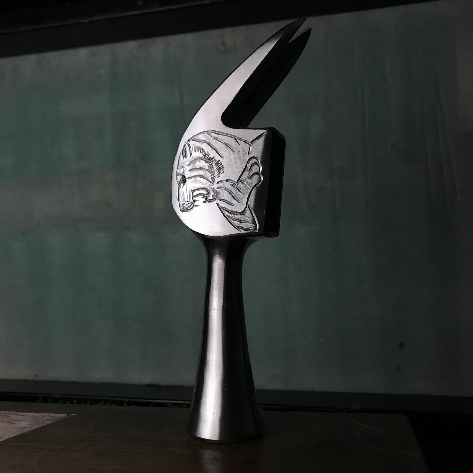 Old stock Dogyu #2 Kariwaku Stainless steel Hammers with tiger carving 掘出し物 土牛 虎彫入 ステンレス仮枠ハンマー 滑り止め付