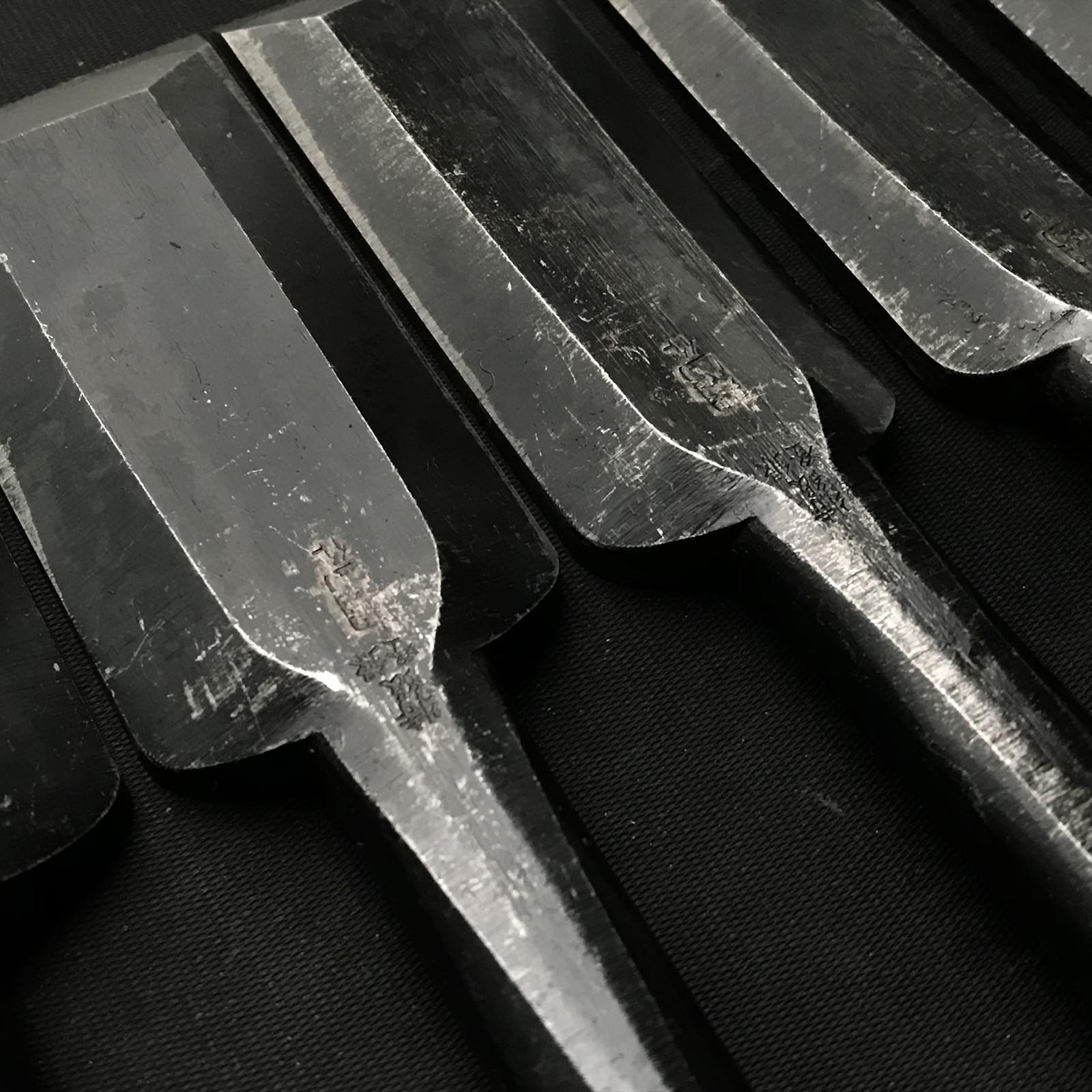 Iwazaki Slick Chisels with white steel by Iwazaki Eisuke 岩崎永祐作 岩崎 穴屋鑿 Anayanomi 48,42,36,30,24mm
