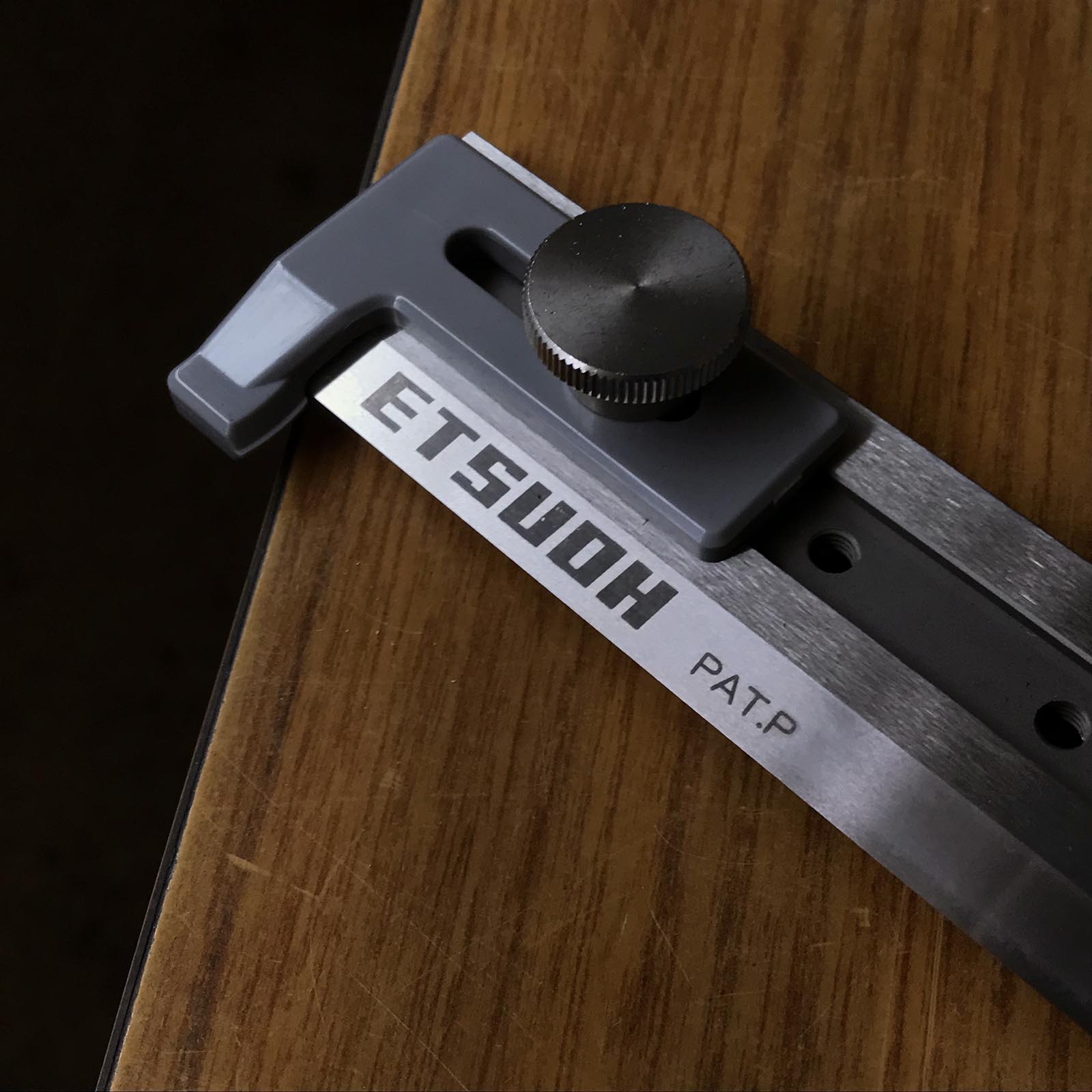 ETSUOH High Exactness Plane setting up Bottom Ruler with hook Straight Edge double edge by Nashimoto 越翁 下端定規 凹付 ストレートエッジ フックあり 340mm