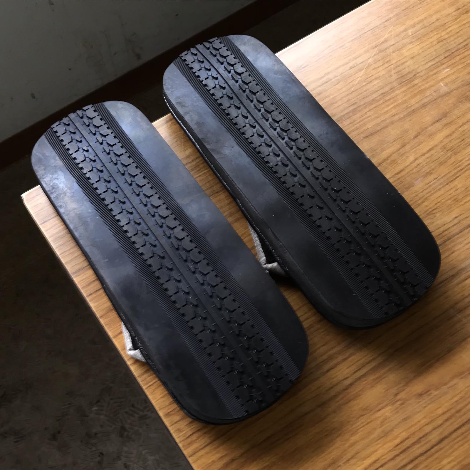 Hand-made Traditional Japanese Bamboo Sandals (CHIKUSUI)Black 竹粋 草履 カラス竹 「ぞうり」手作り LL