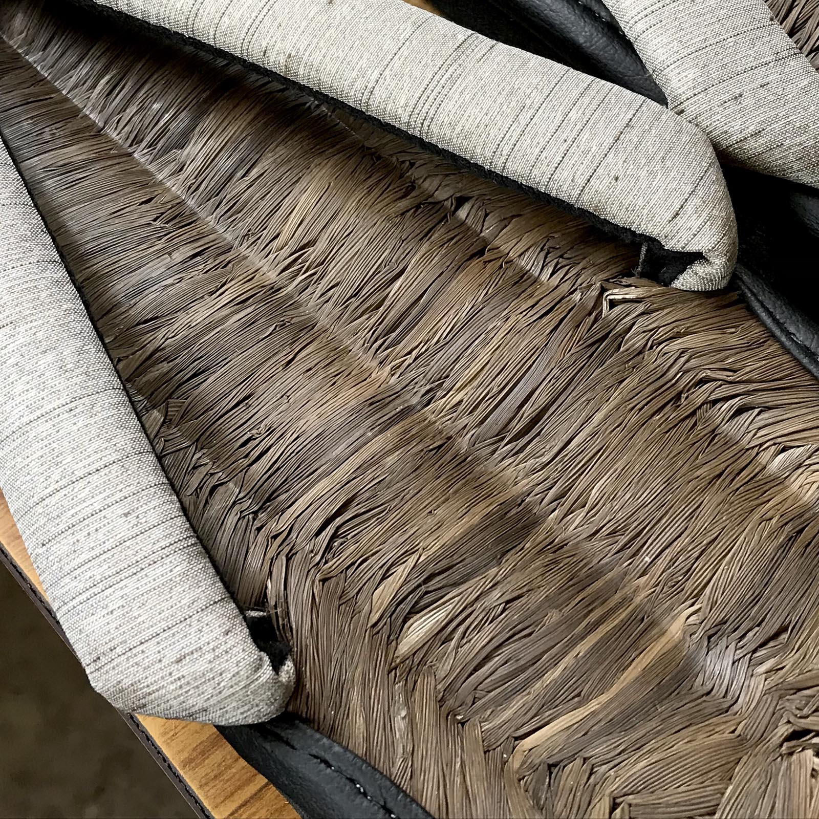 Hand-made Traditional Japanese Bamboo Sandals (CHIKUSUI)Black 竹粋 草履 カラス竹 「ぞうり」手作り LL