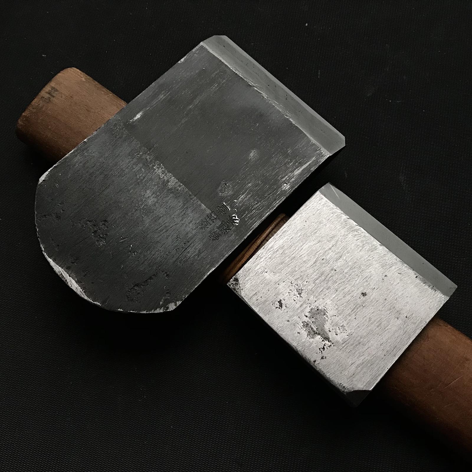 Used Ishito Teruhide Smoothing Plane (Kanna) with new Koyoshiya dai 中古 石堂輝秀 労働大臣章受賞記念鉋 仕上げ鉋 小吉屋台 65mm