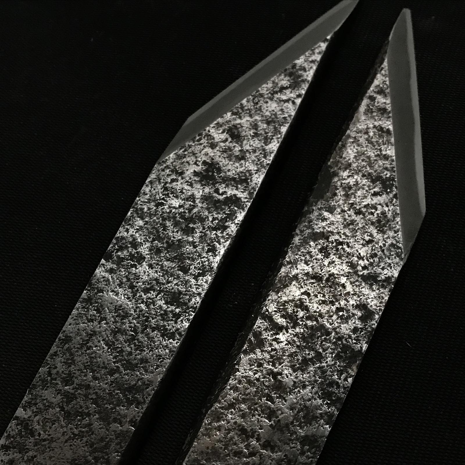 Muneaki Kiridashi with white steel #2 by Yaegashi Uchihamono 宗秋 八重樫打刃物製作所作 黒打 切出し小刀 白紙2号鋼 右&左 21mm