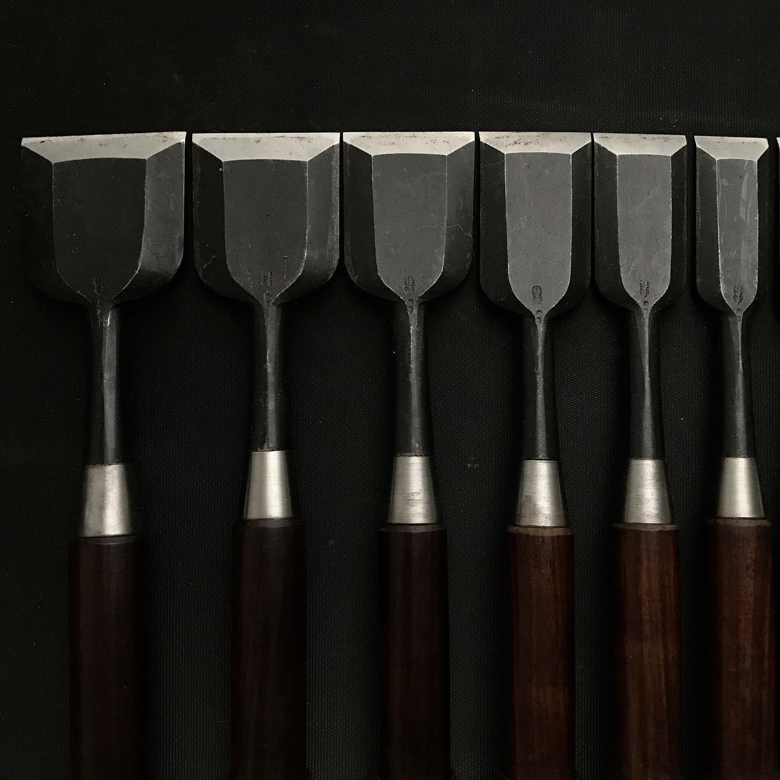 Hidari Hisasaku 2rd Bench chisels set by Ikegami Takanobu 池上喬庸作 二代目左久作 追入15本組鑿 Oirenomi